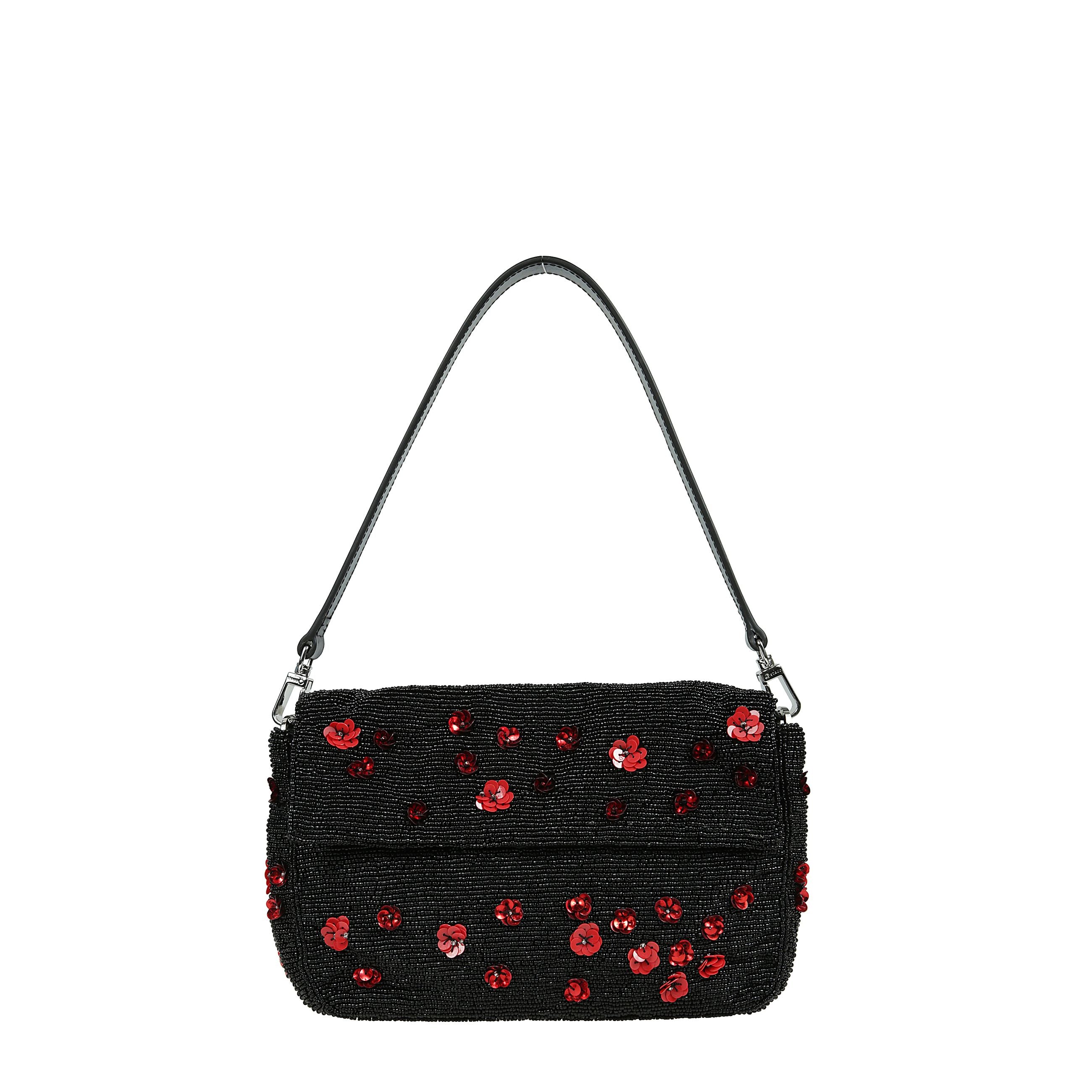 Borsa rettangolare di colore nero con battente nella parte superiore a chiusura magnetica, tracolla rimovibile, decorazione in coralli e paillette, motivo floreale.