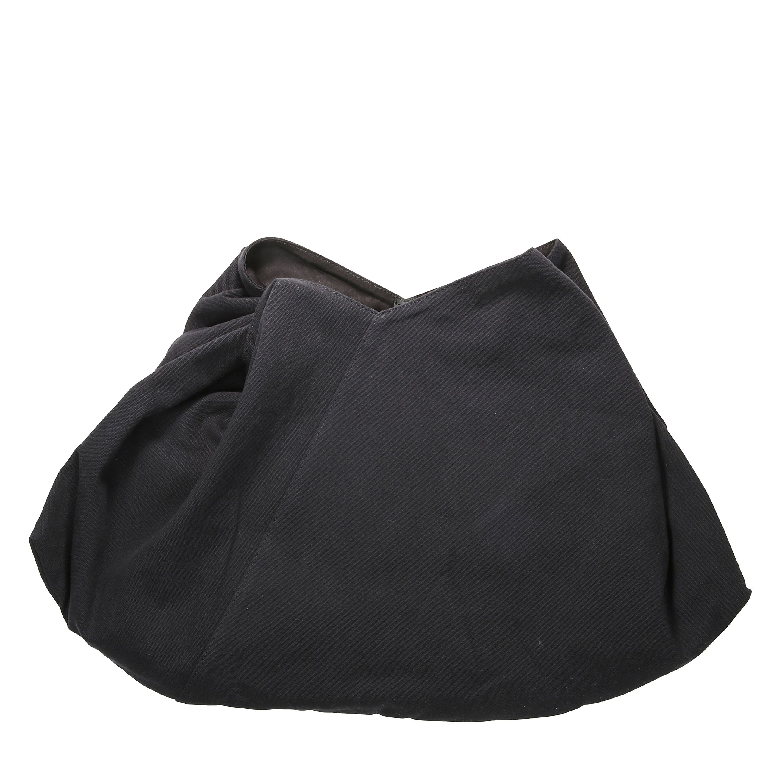 Borsa a spalla japanese in tela drappeggiata con chiusura a bottoni, effetto sbiadito e design con tracolla singola.