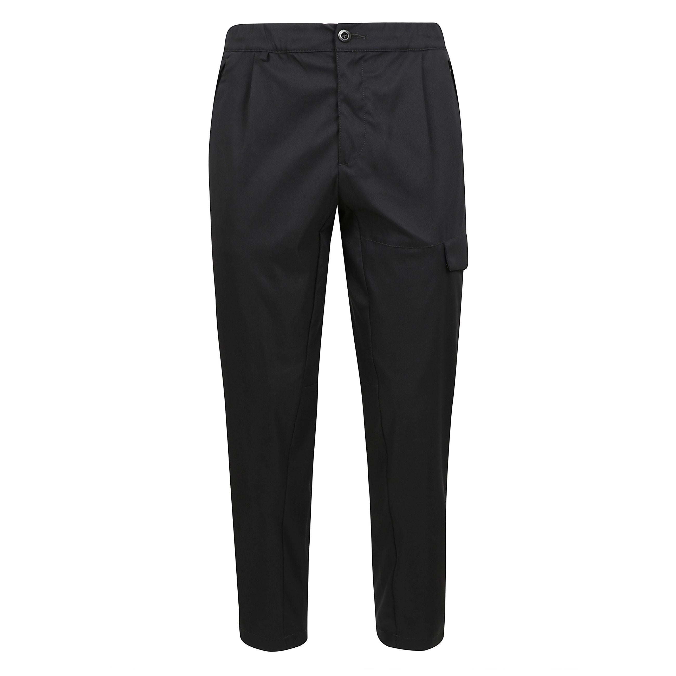 L'eleganza incontra la funzionalità in questi pantaloni cargo sartoriali, realizzati con materiali pregiati per un look sofisticato e contemporaneo. la silhouette affusolata e la vestibilità impeccabile conferiscono un tocco di raffinatezza, mentre le t