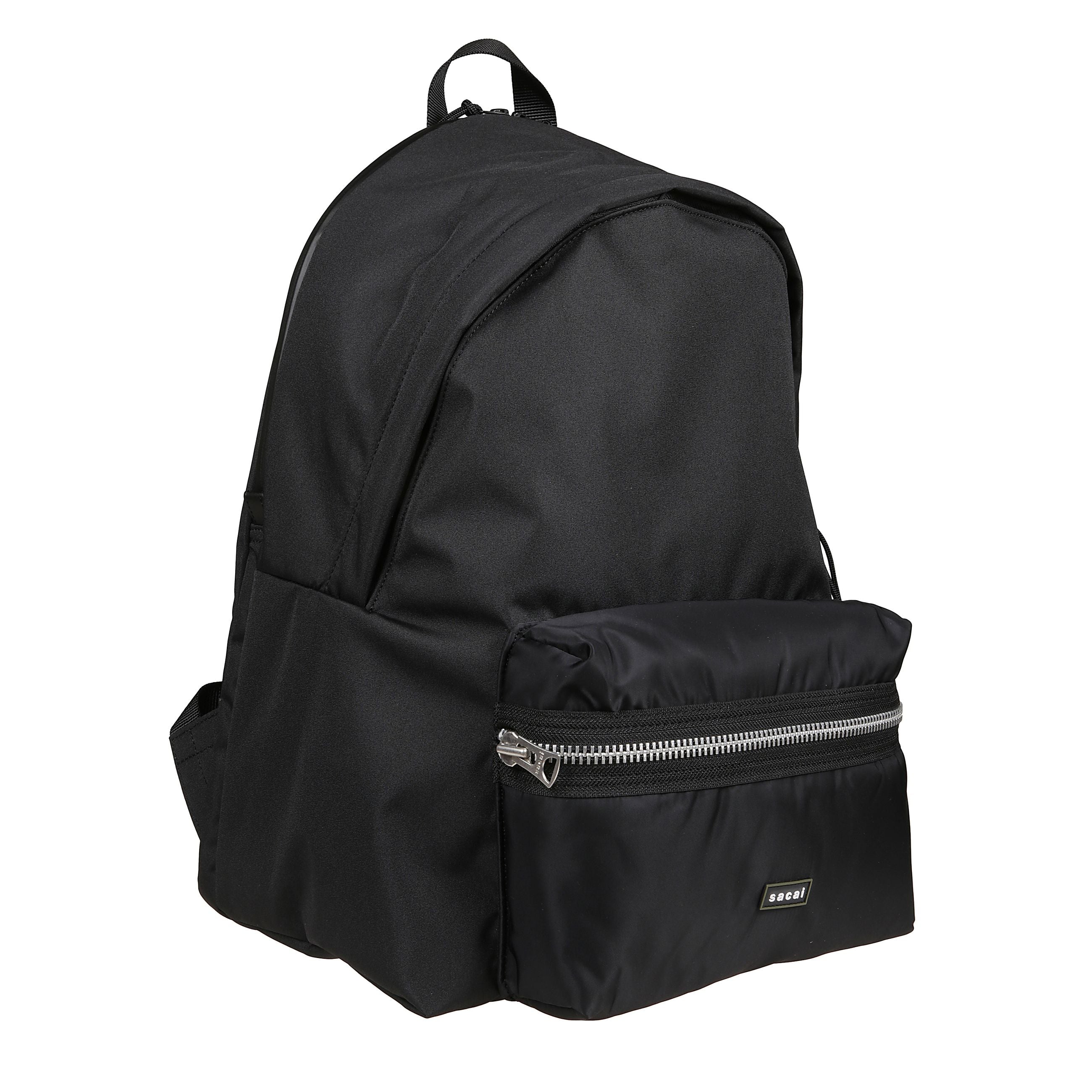 Zaino nero con tasca frontale e logo