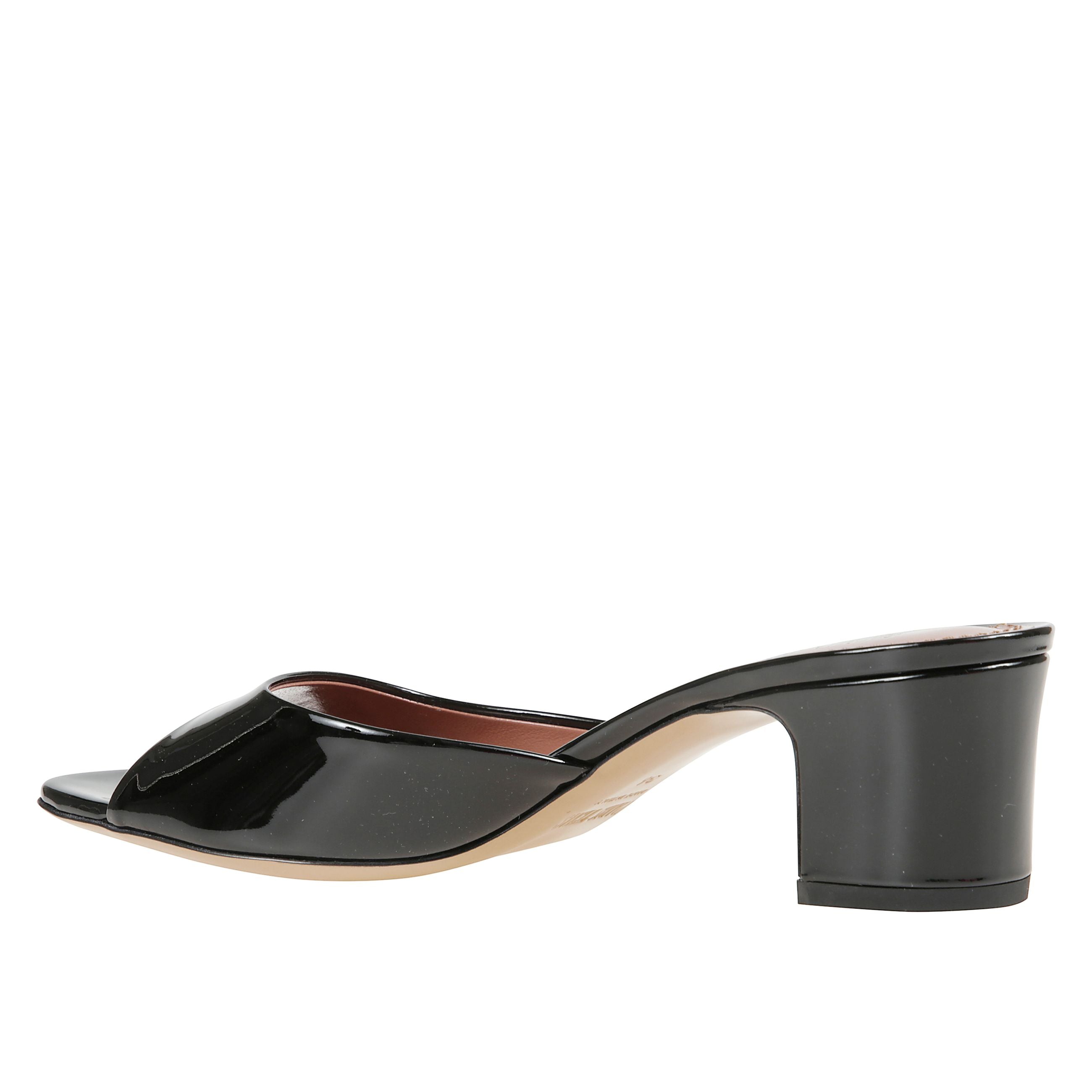 Mules open-toe in vernice. tacco chunky rivestito.