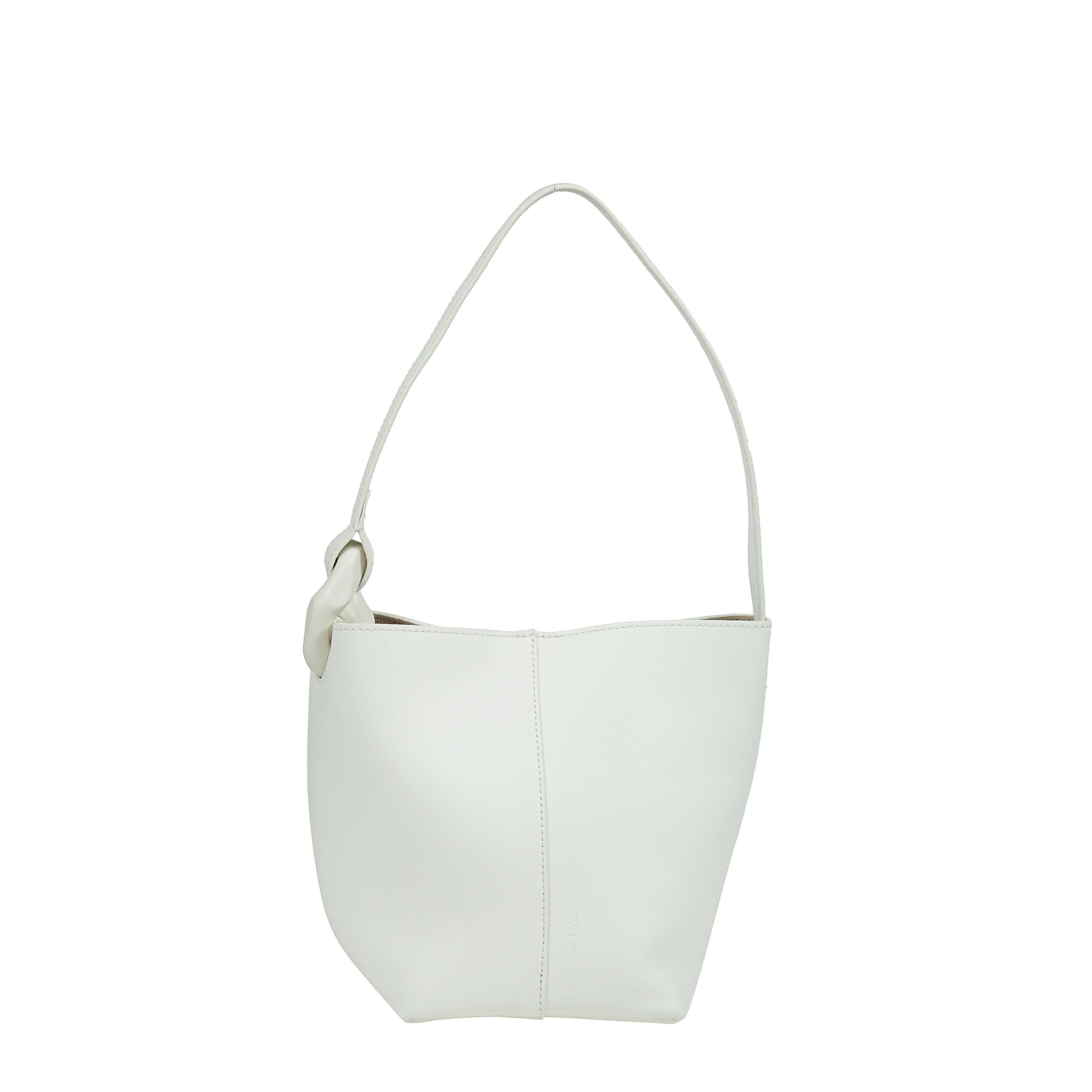 Borsa corner bucket small di jw anderson realizzata in pelle pieno fiore, ha scomparto unico e manico superiore con chain applicato con chiusura magnetica interna, dimensioni 20 x 15 x 14 cm.
