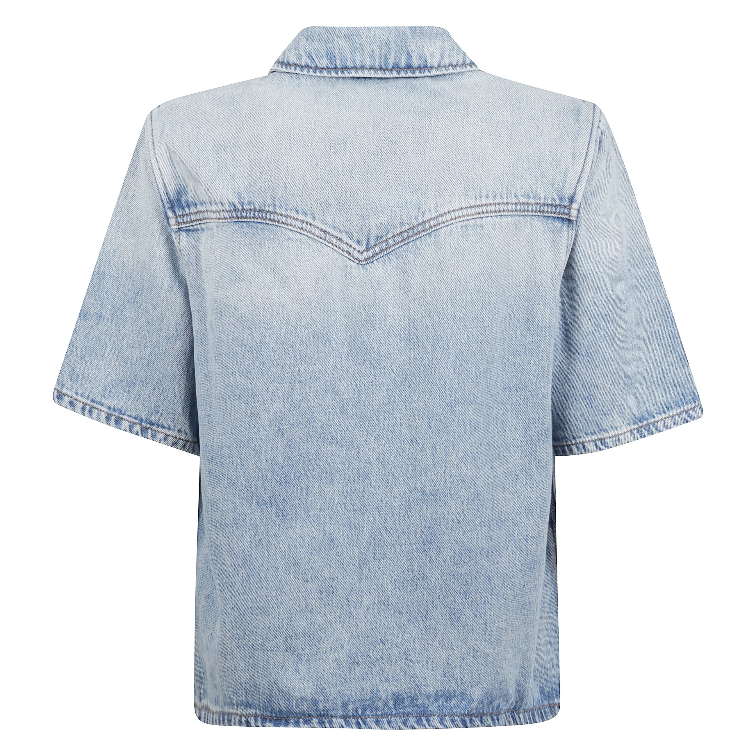 Camicia in denim a maniche corte con vestibilità regolare. chiusura frontale con bottoni. due tasche frontali con bottoni. collo classico.