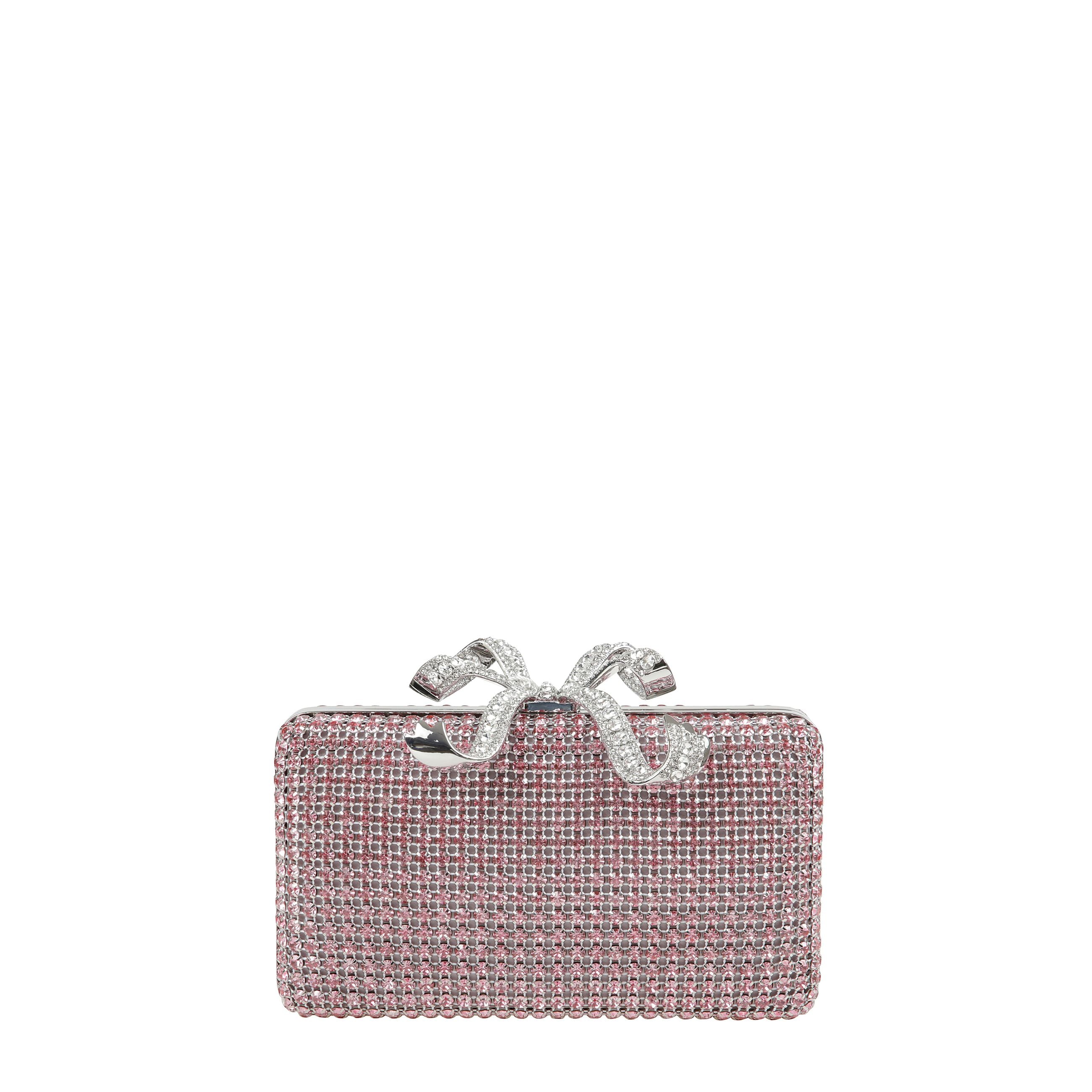 Questa pochette in perle di self-portrait offre la perfezione perlata, con il suo caratteristico fiocco impreziosito e un cinturino a catena staccabile. vesti questa pochette con il tuo abito da sera preferito e le tue pumps in raso.