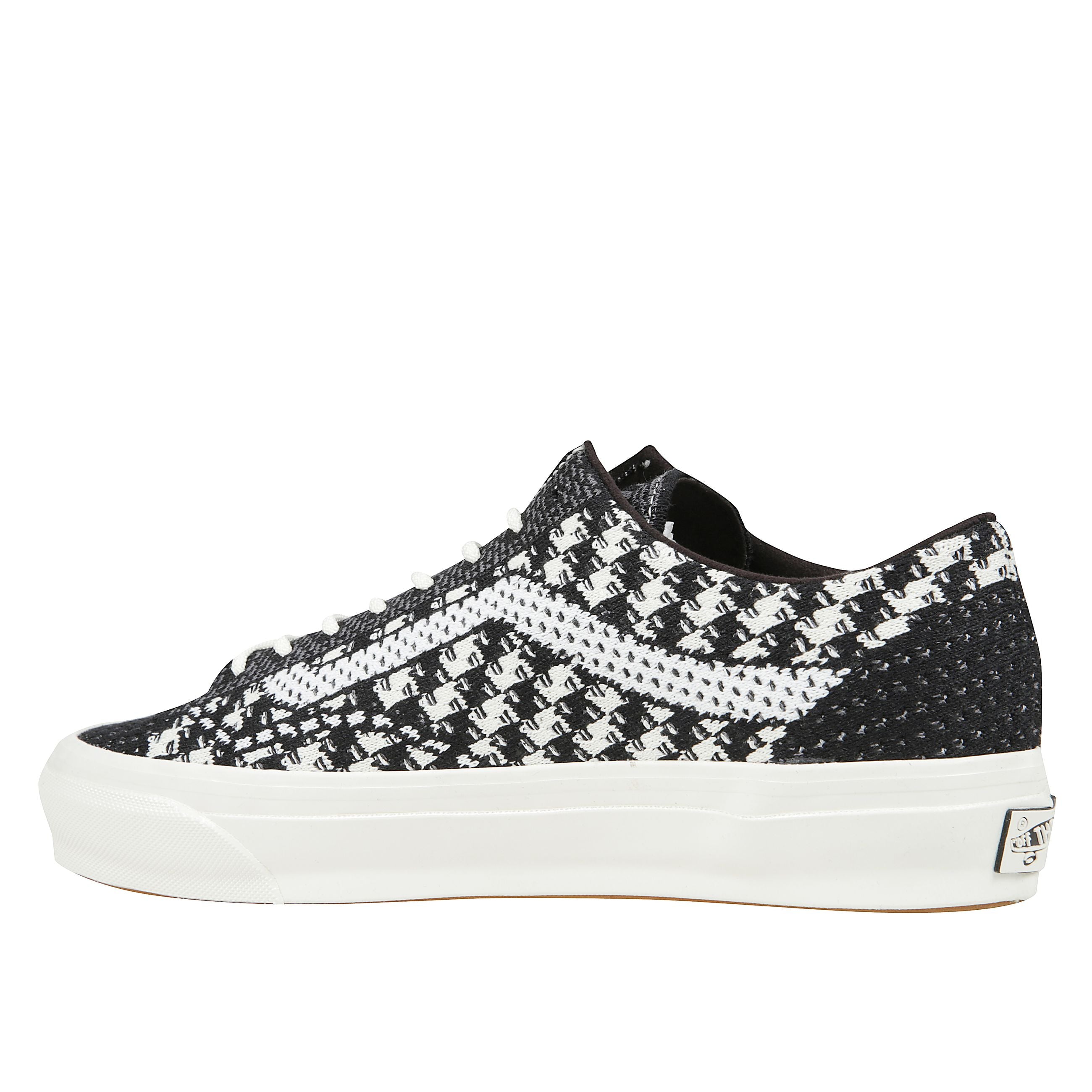 Footwear
lx 36 old skool ek black/pewter
sneakers con tomaia in maglia ingegnerizzata, toppa con logo intrecciato e suola in gomma