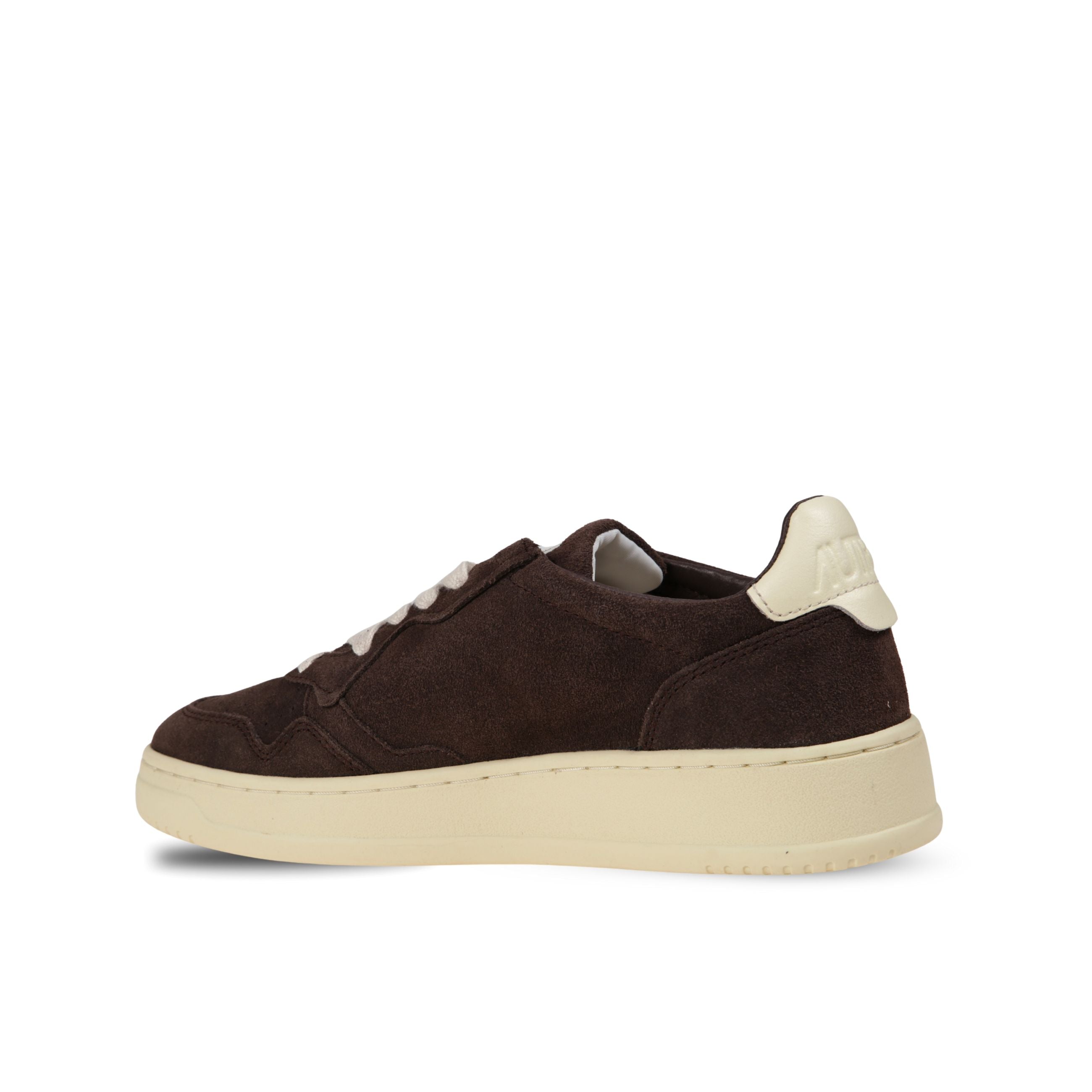 Sneakers autry medalist low. struttura in suede con microfori sul davanti. talloncino in pelle.