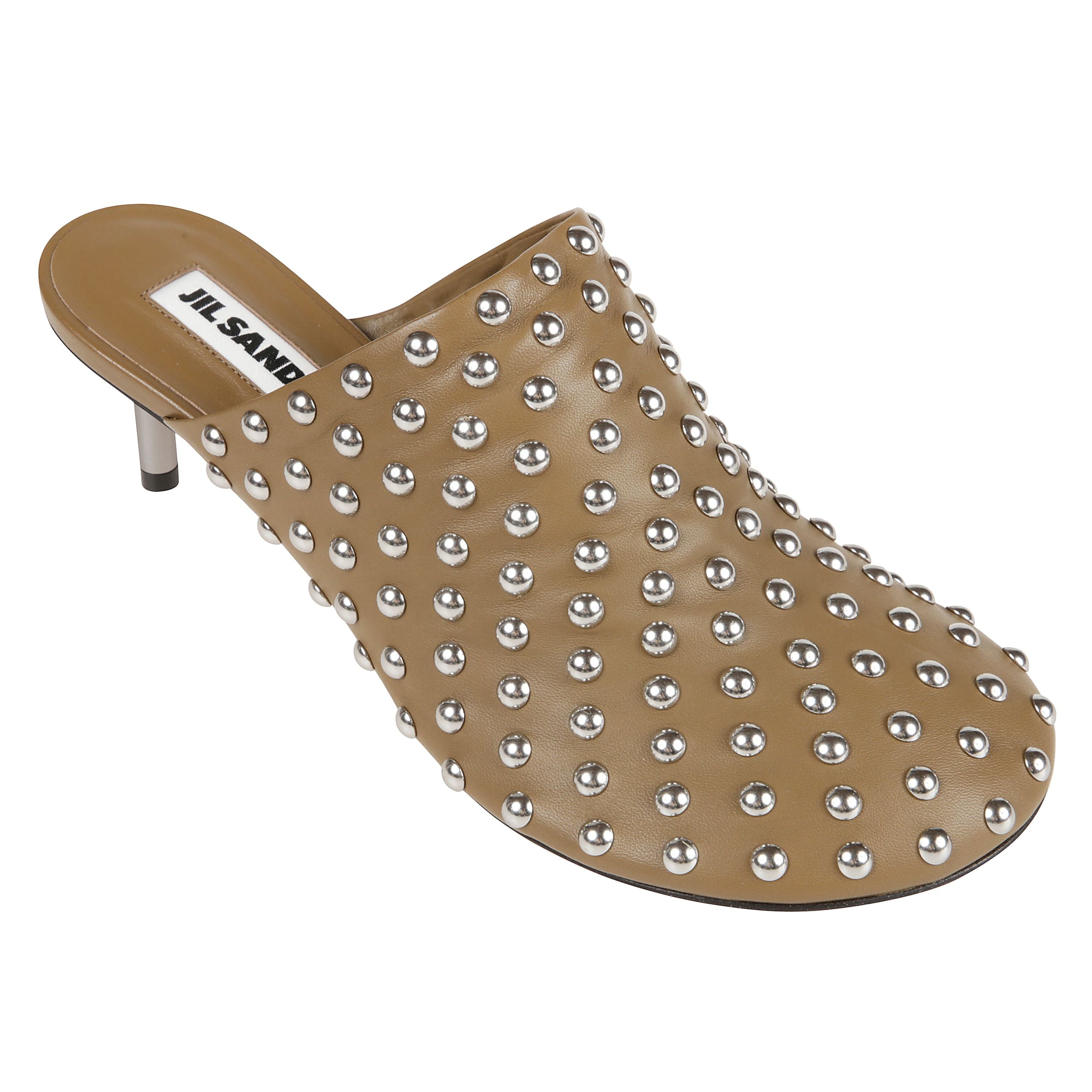 Mule borchiata color cachi in pelle con kitten heel 50mm