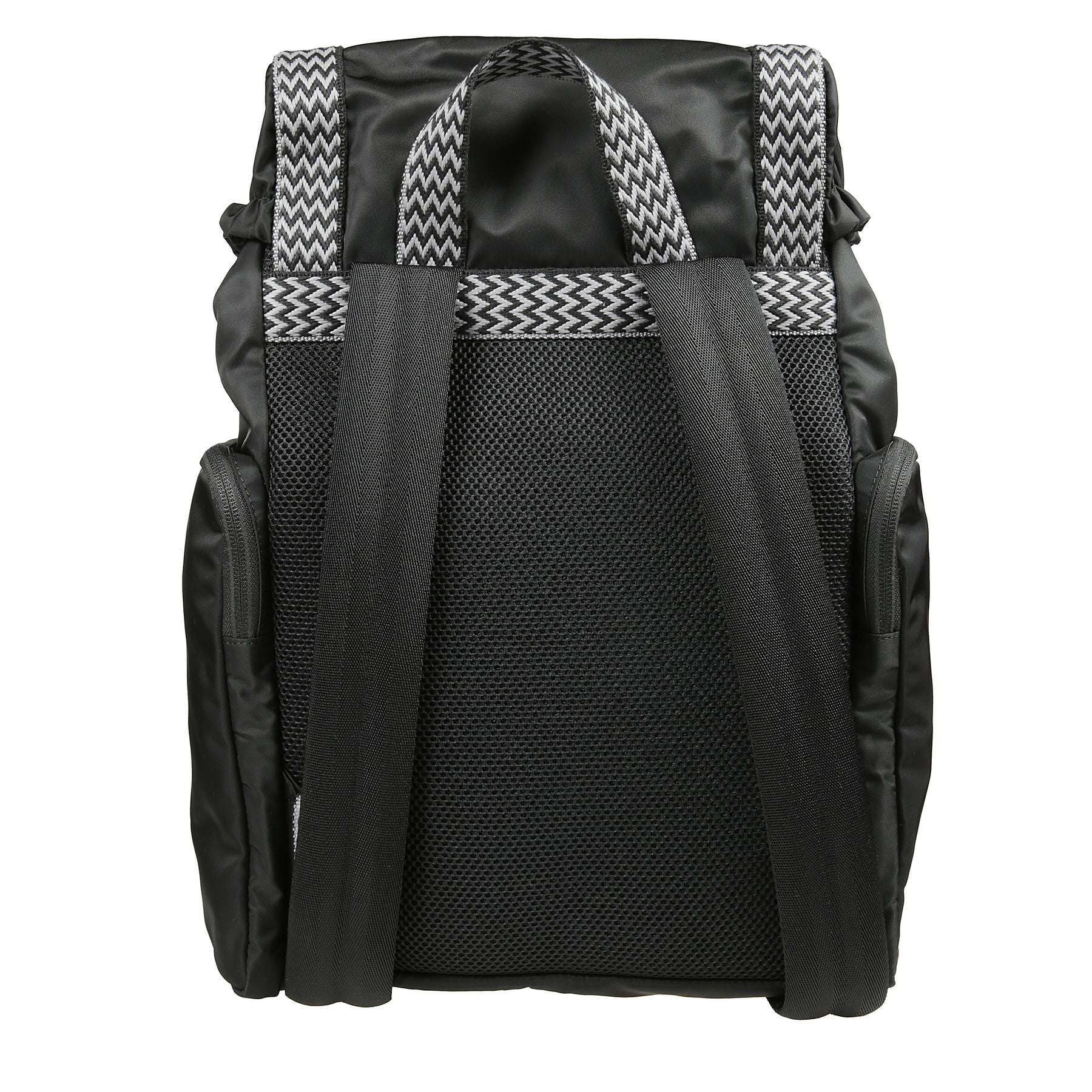 Questo zaino trae ispirazione dai famosi lacci delle scarpe da ginnastica curb.