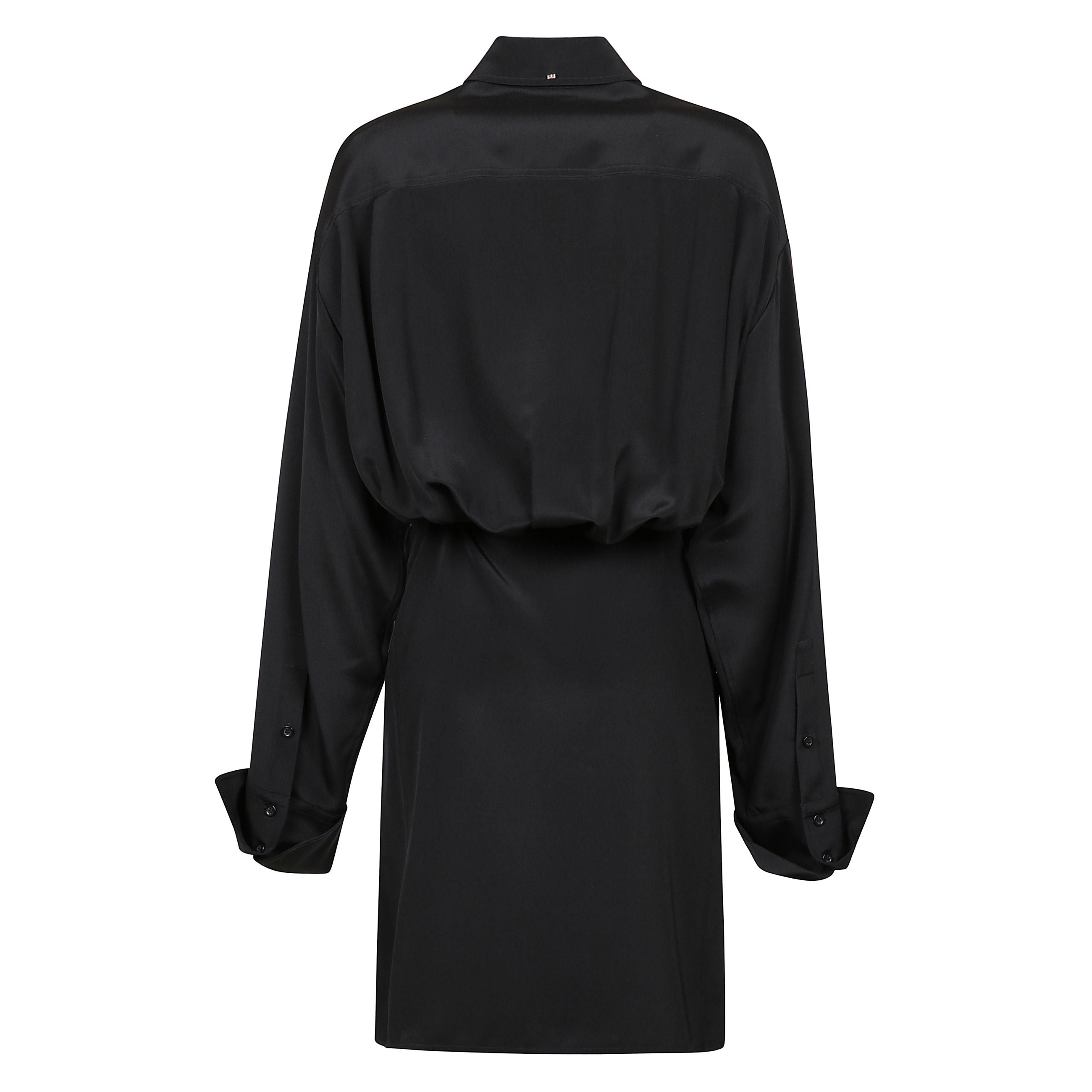 Abito nero in pura seta con cintura e abbottonatura frontale nascosta