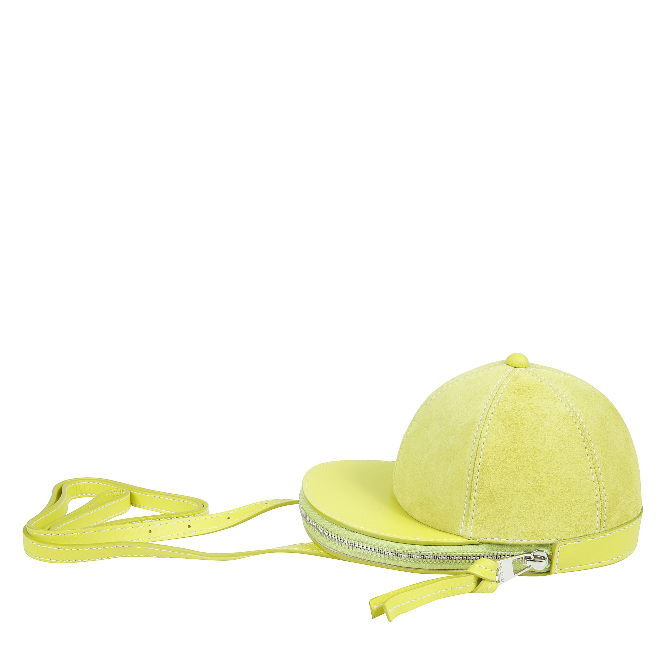 Il jw anderson midi cap bag è realizzato in ungheria in pelle di vitello con ottone hardware. la borsa a tracolla singola dispone di una cinghia trasversale e chiusura frontale con zip ha la stampa del logo sul retro.