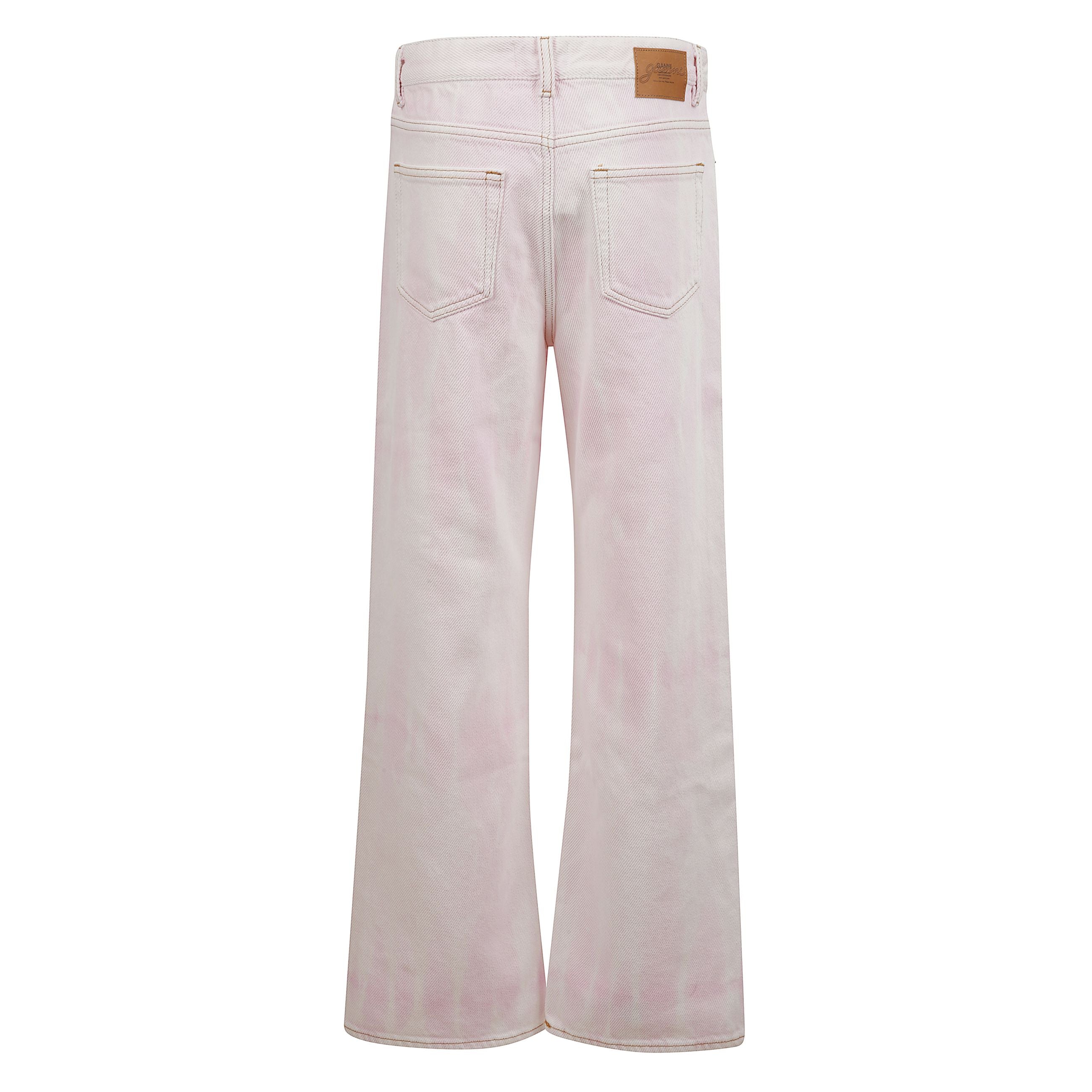 Jeans in denim lavato. chiusura con bottone e cerniera. passanti per cintura. patch con logo ganni sul retro.