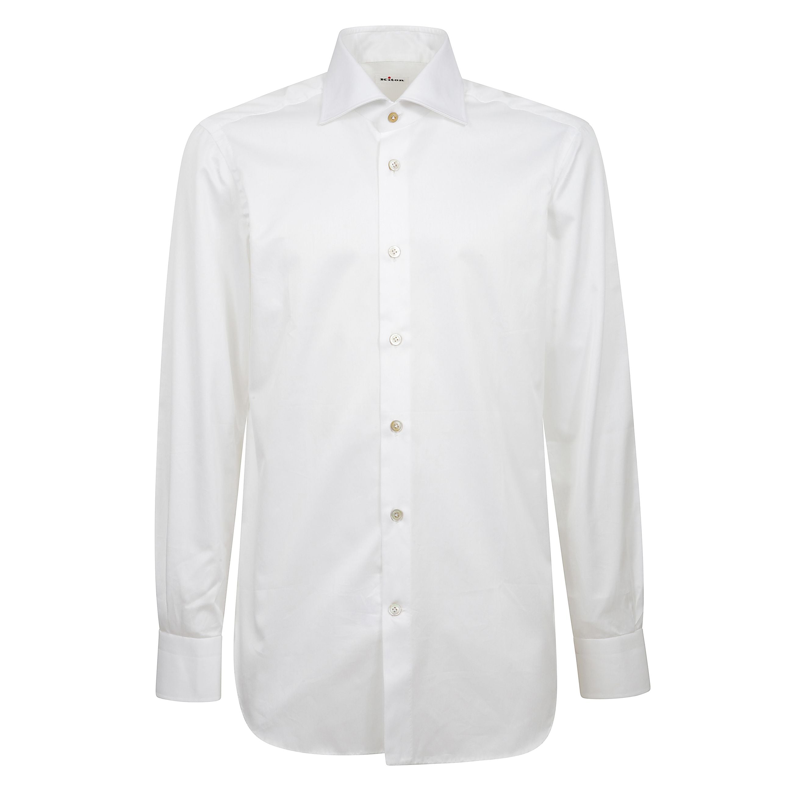 Camicia regular fit con collo francese, abbottonatura sul davanti.