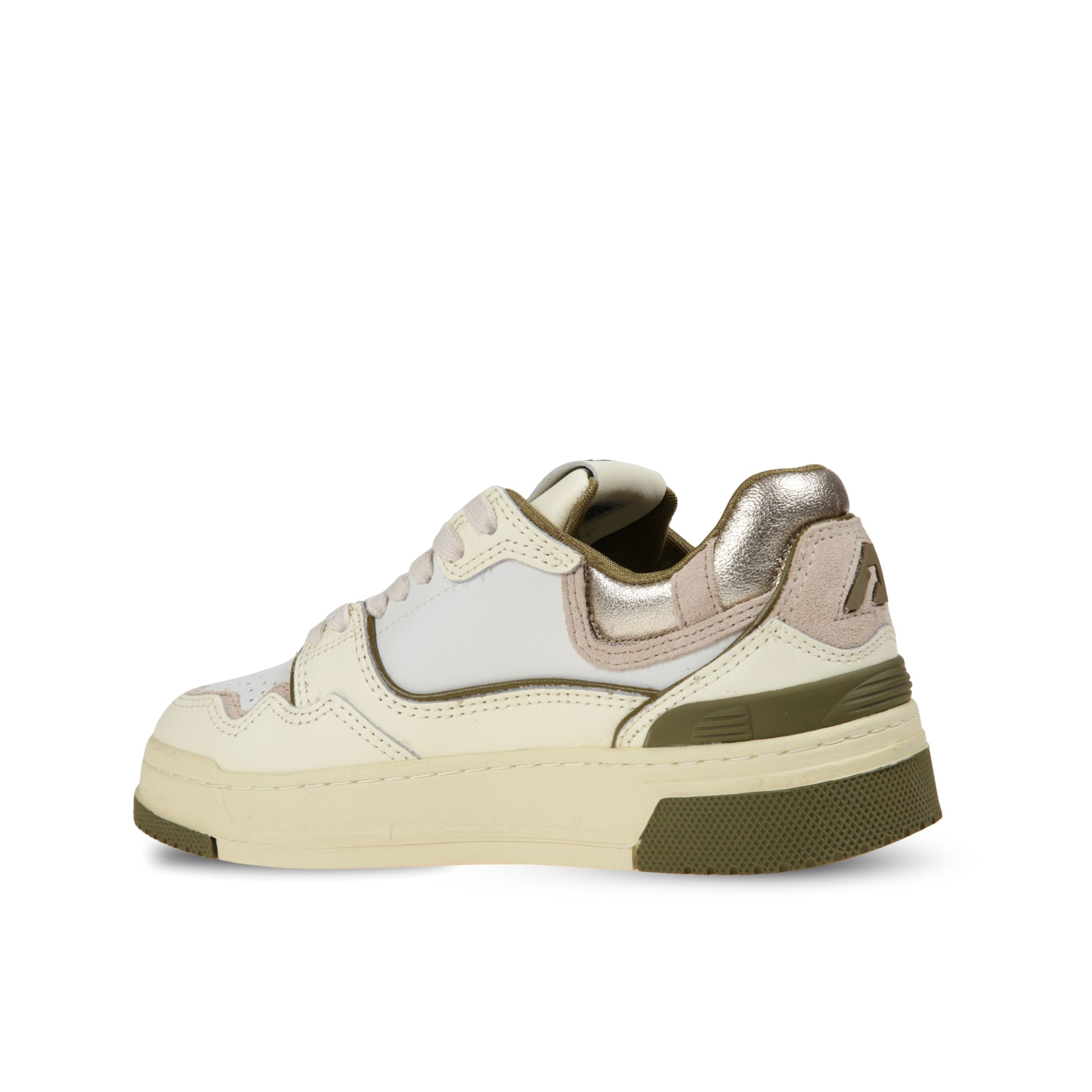 Sneakers autry "clc low". design con vari inserti in pelle e profili in verde. microfori sul davanti. talloncino in pelle metallizzata color argento.