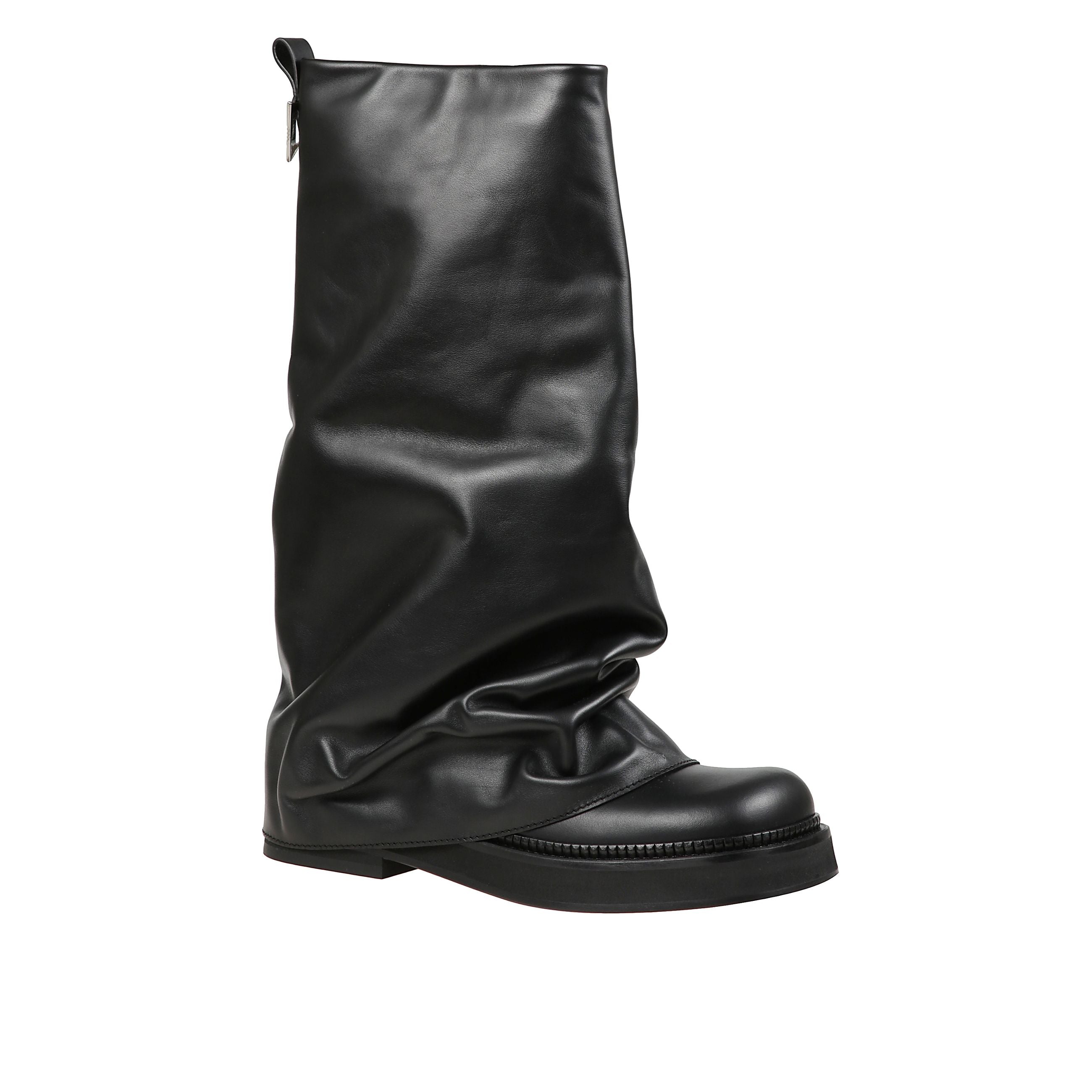 Stivali in pelle a tinta unita. gambale alto e morbido, effetto drappeggiato. punta arrotondata.