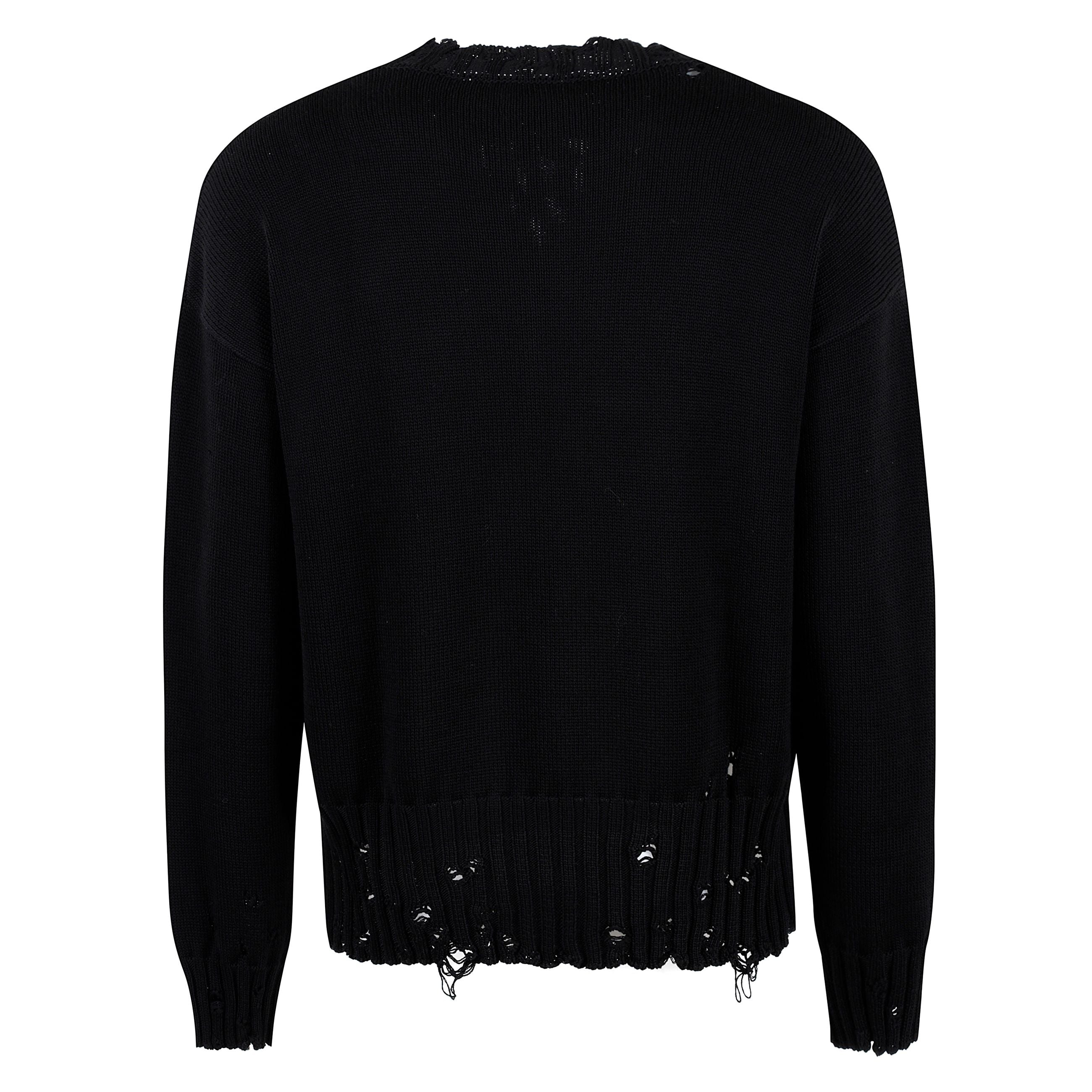 Maglione con vestibilità boxy e design a maniche lunghe con scollo a giro. bordi lavorati con effetto vissuto. logo marni ricamato sul lato sinistro del collo.