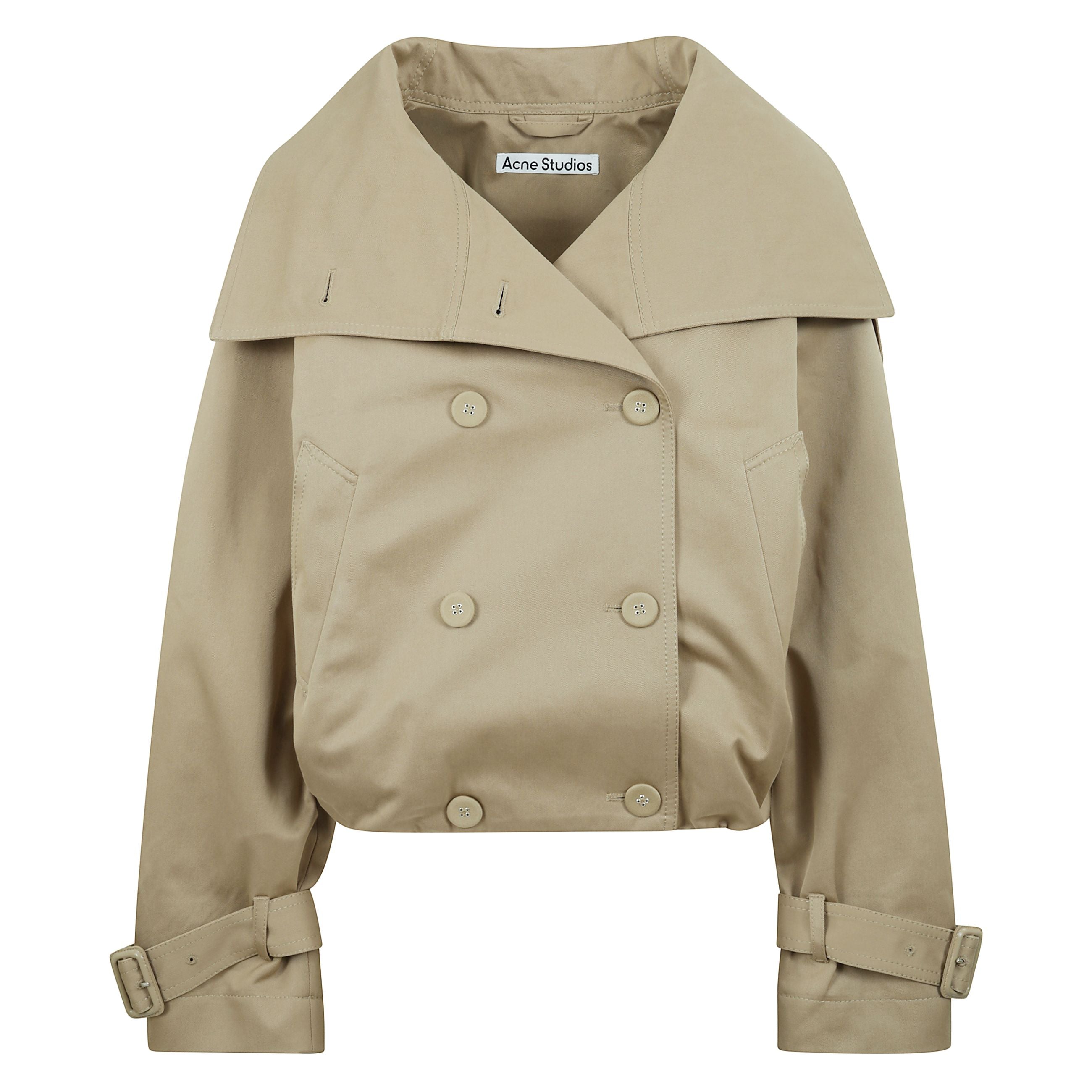 Trench con lunghezza sotto la vita e vestibilità ampia. collo allungato e fondo plissettato. chiusura frontale con bottoni e tasche frontali e interne. pattine stile trench sulle spalle. cinture regolabili ai polsi. patch con logo acne studios stockholm