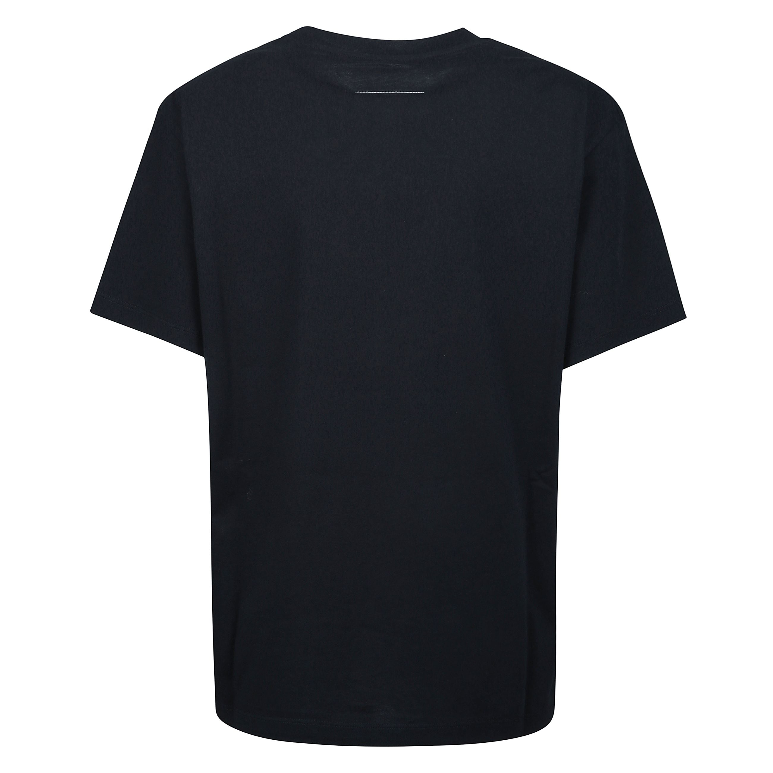 La t-shirt di mm6 si presenta con un design in tinta unita con stampa frontale che evidenzia il brand. modello girocollo, mezze maniche e orlo dritto.