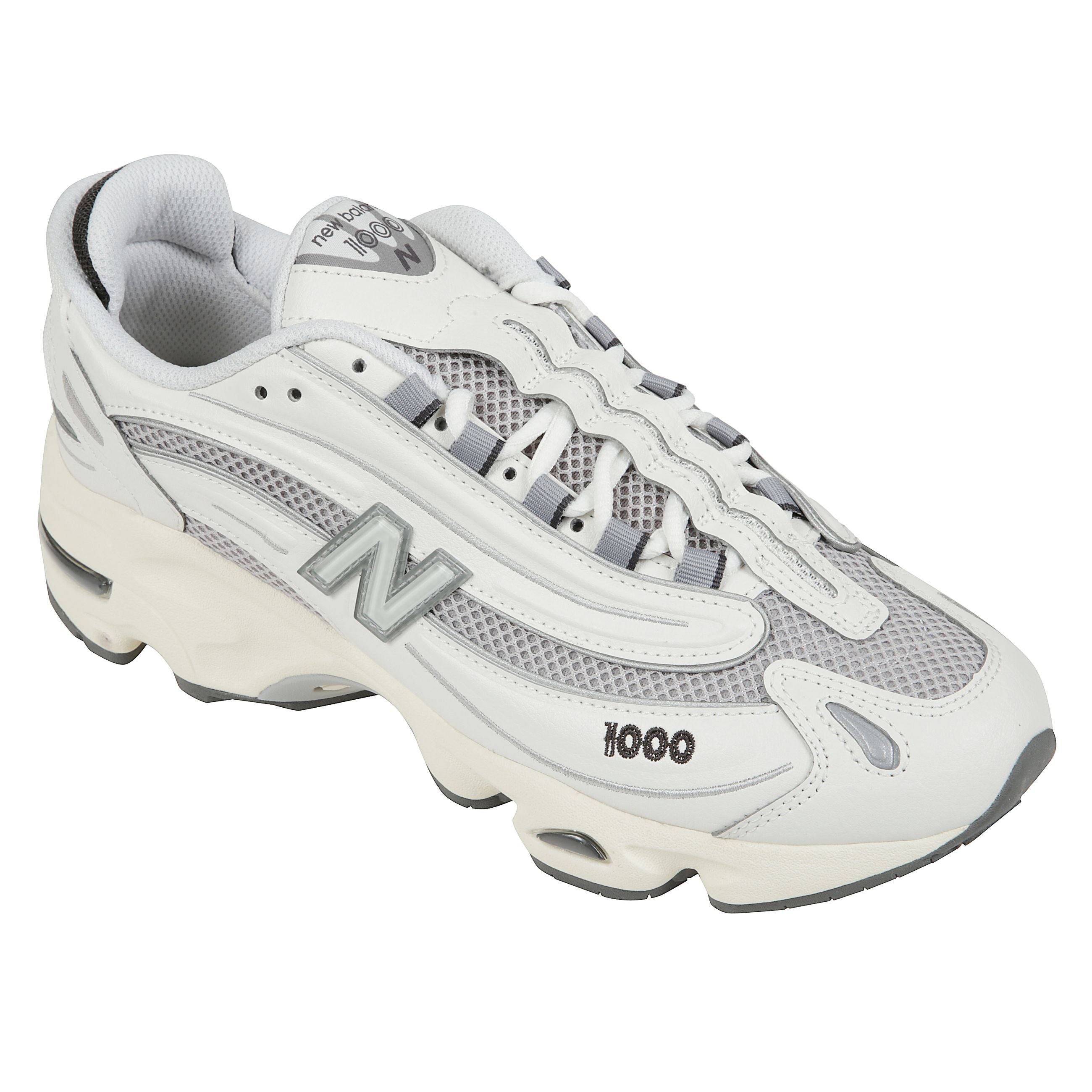 Sneakers realizzate in tessuto e materiale sintetico, controtallone irrigidito con imbottitura morbida e suola in gomma