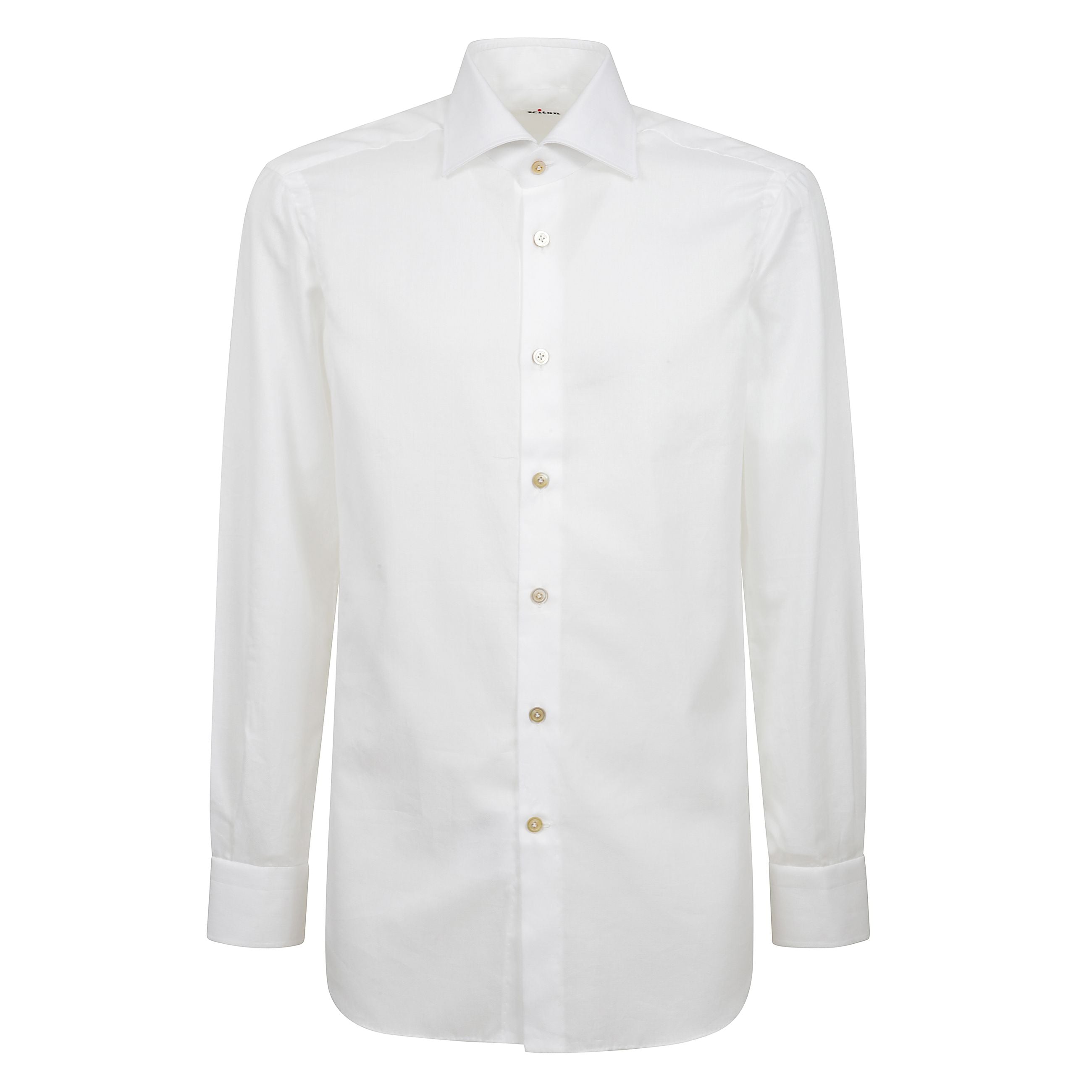 Camicia regular fit con collo francese, abbottonatura sul davanti.