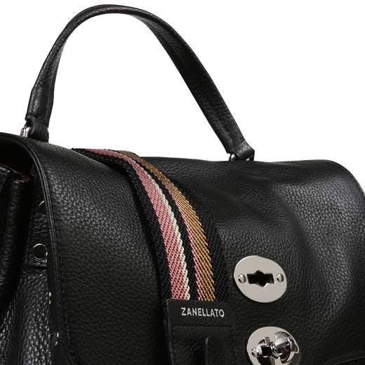 Borsa a mano in pelle con tracolla lavorata artigianalmente in pelle martellata, la borsetta è dotata di due tracolle regolabili che permettono di portarla anche a spalla. il modello è foderato internamente e completato da una comoda tasca interna.