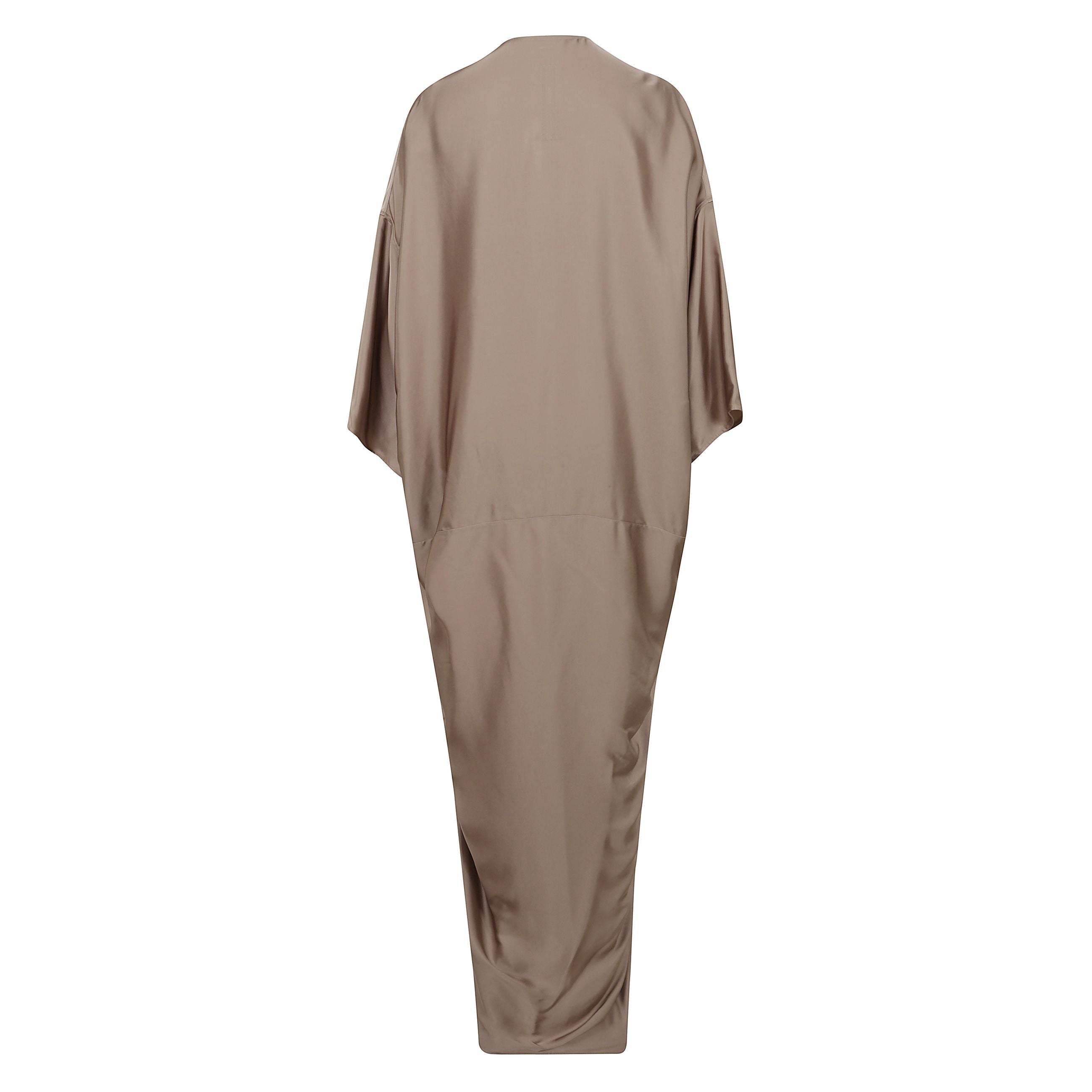 Vi presentiamo l'esclusivo abito 'tommykite' del noto designer americano rick owens. questo capolavoro, si distingue per la vestibilità lunga e allentata e l'orlo asimmetrico. le maniche larghe aggiungono un carattere rilassato alla creazione, mentre la