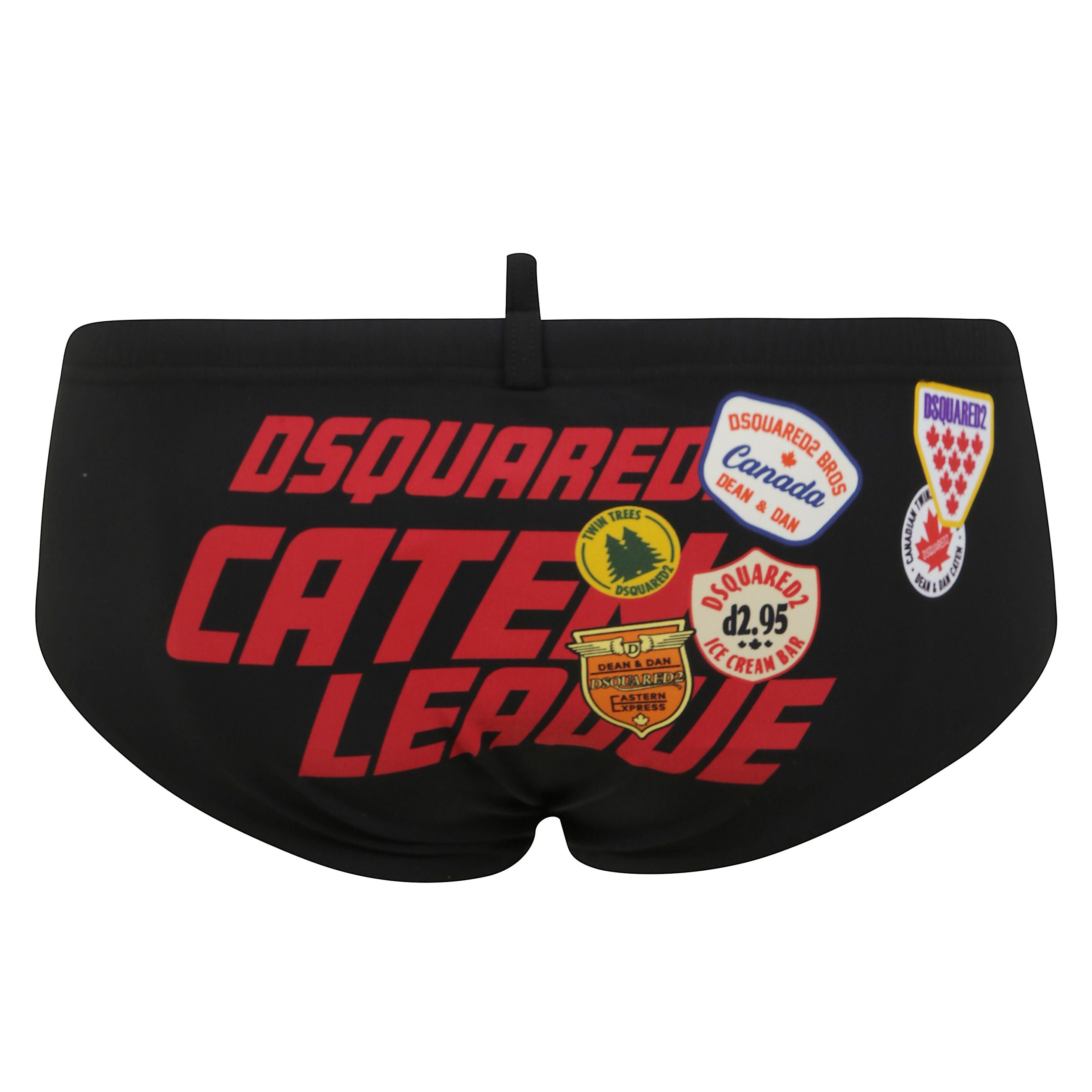 Slip mare dal design elegante con stampe a contrasto che slanciano la silhouette. il logo d2 aggiunge un tocco esclusivo, mentre la coulisse interna offre massimo comfort.