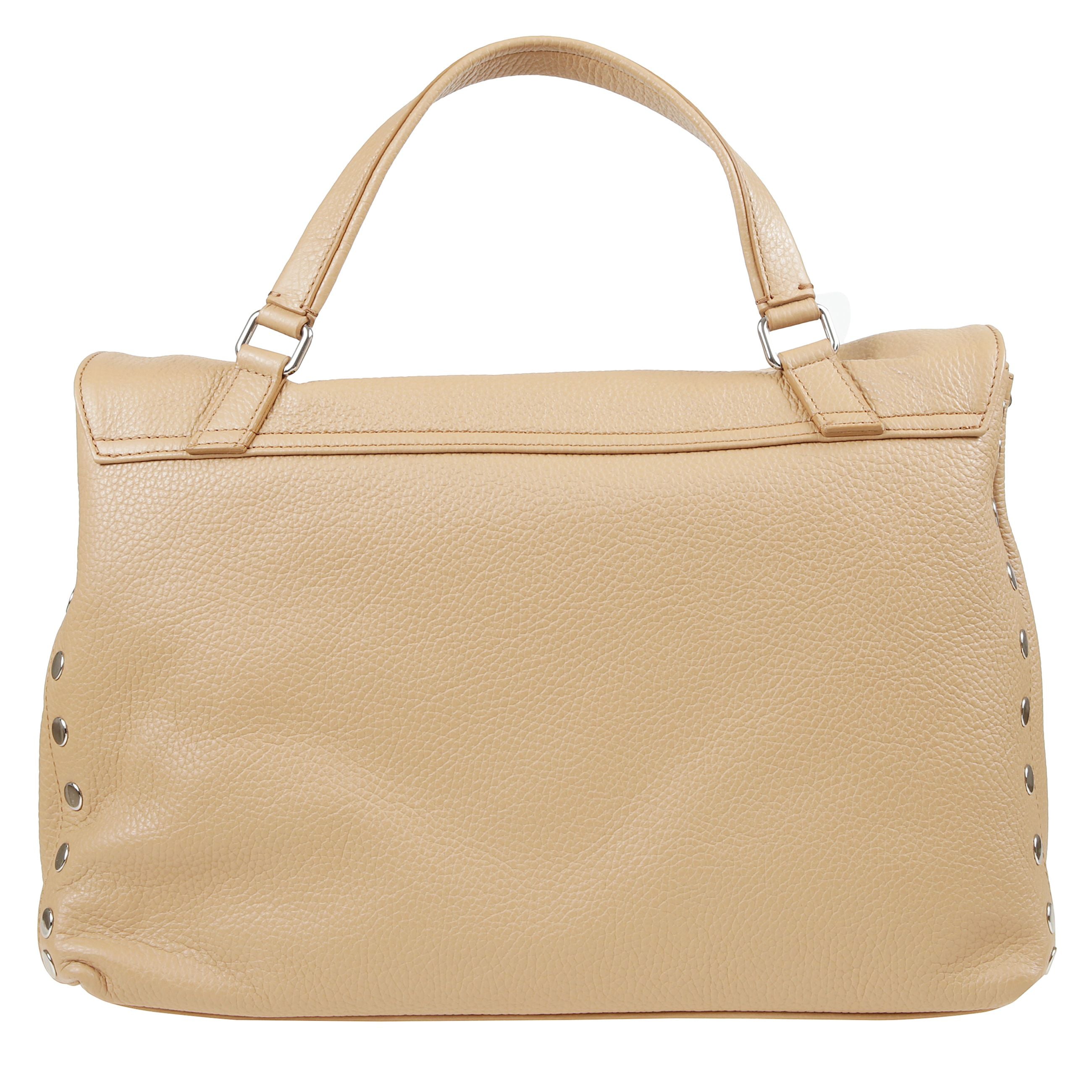 Borsa a mano in pelle con tracolla realizzata in pelle martellata, morbida ma estremamente resistente. la silhouette è illuminata dalla doppia chiusura a girello e dalle borchie laterali. lo spazio interno foderato è dotato di una pratica tasca. grazie