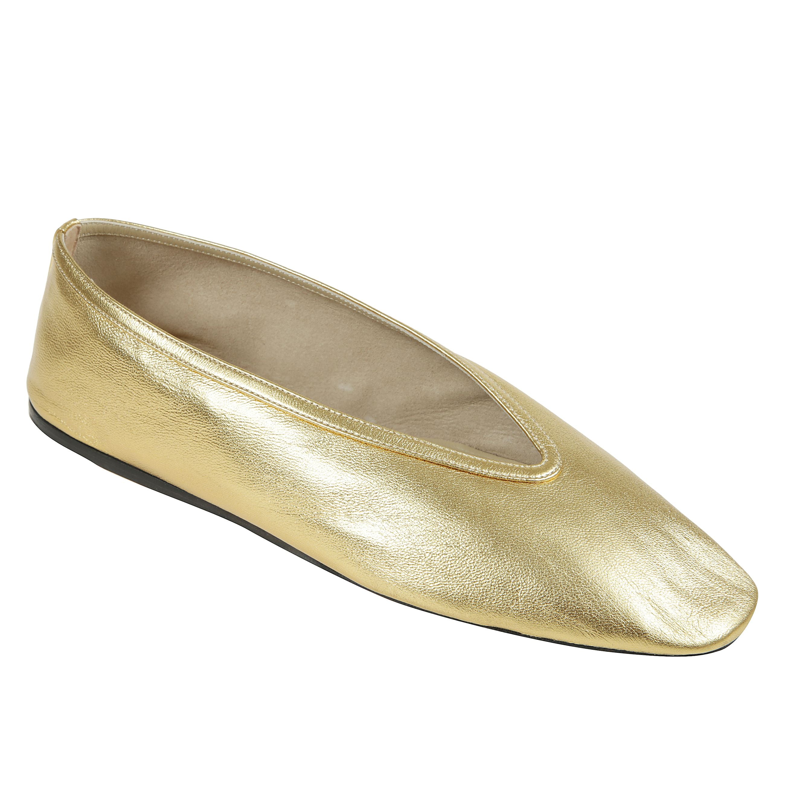 Le ballerine luna in pelle di le monde beryl sono un'interpretazione raffinata ed elegante del classico design. caratterizzate da una suola piatta che assicura comfort e una punta smussata che dona un tocco delicato alla silhouette, queste ballerine sono