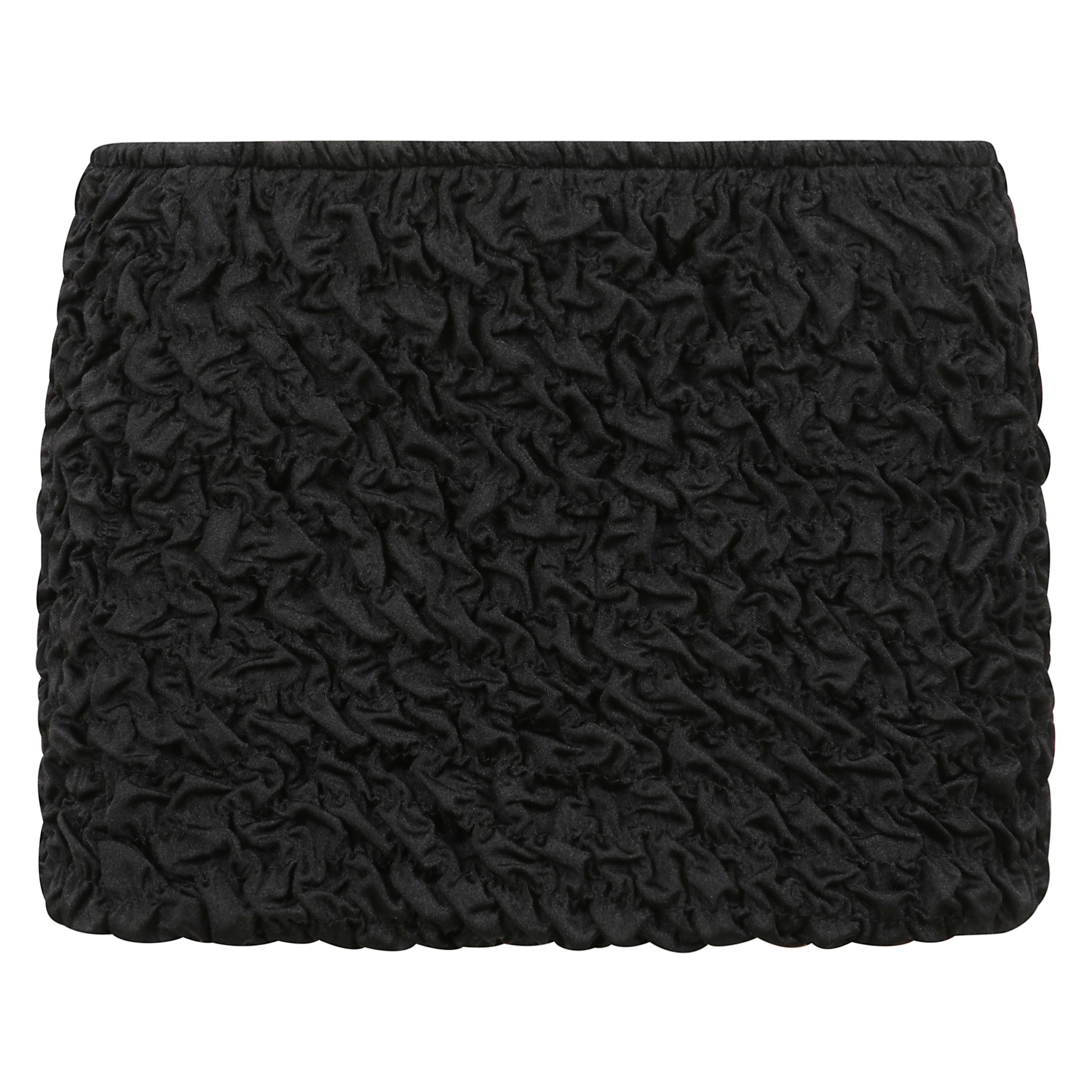 La mini gonna da spiaggia lia è realizzata in tessuto shirring per un drappo perfettamente lussuoso.