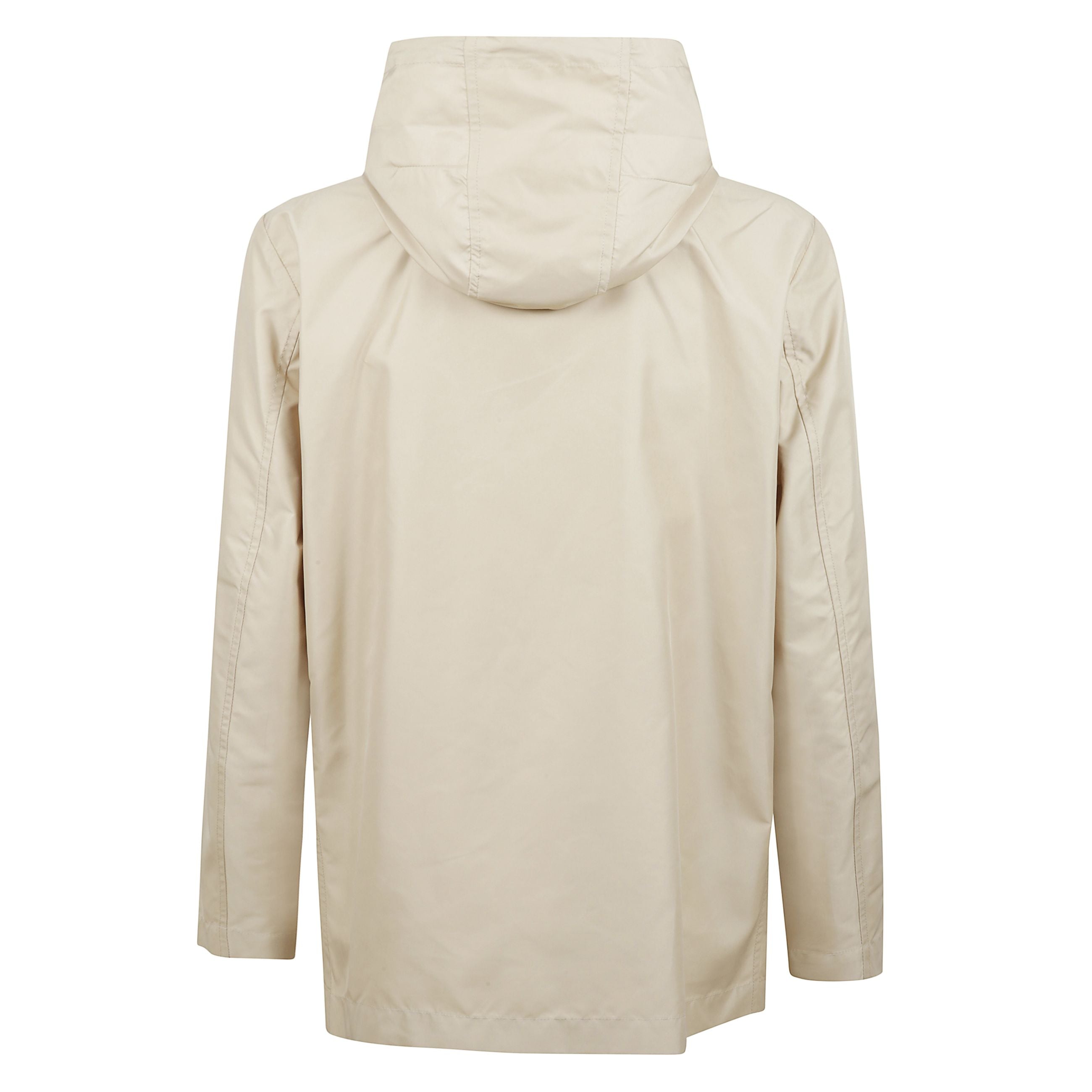 Parka uomo in tessuto tecnico presenta un cappuccio avvolgente regolabile tramite coulisse, una chiusura con zip, bottoni automatici e l'iconico gancio fay all'altezza del collo. a completare il capo, due pratiche tasche a filetto laterali.