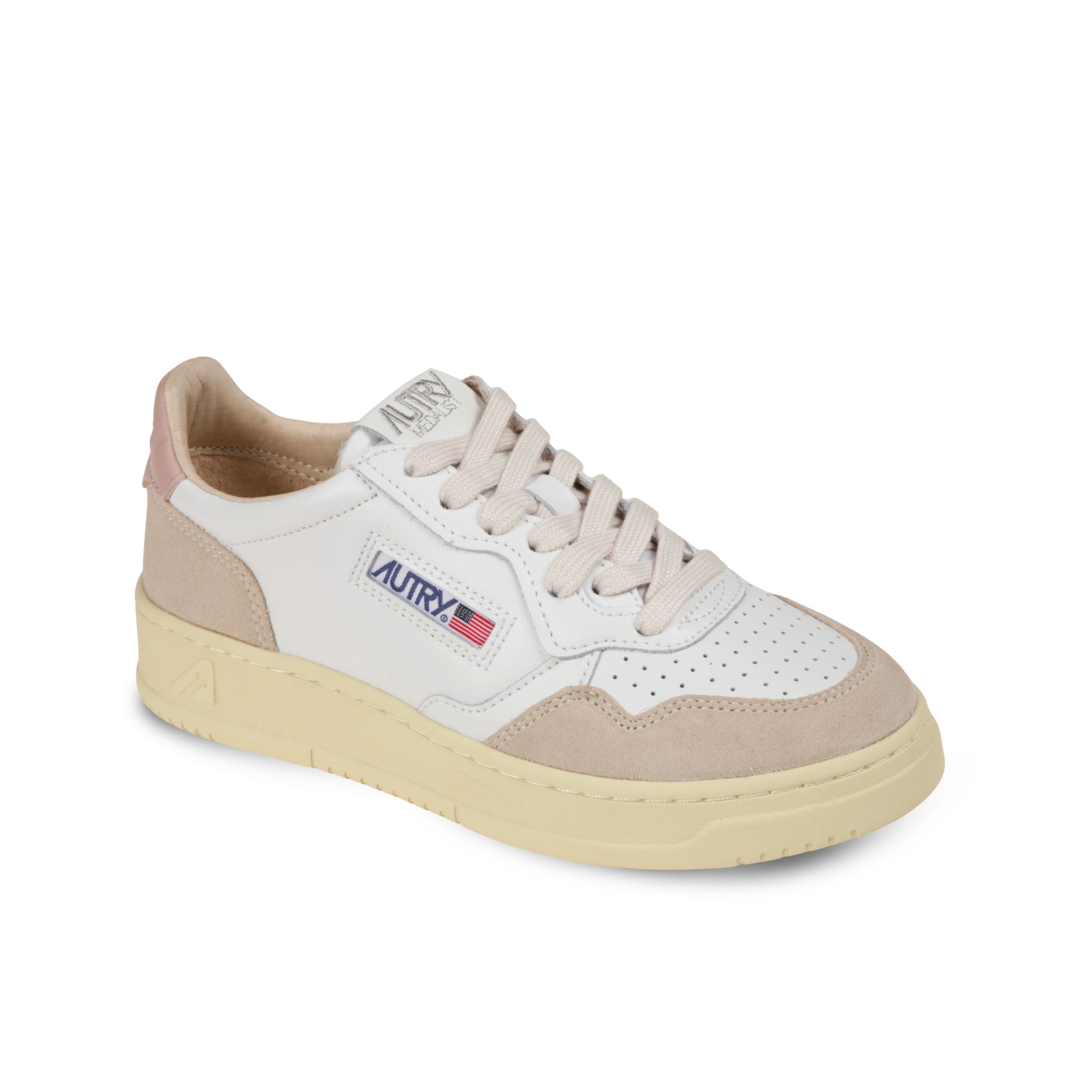 Sneakers autry medalist low. design in pelle con microfori sul davanti ed inserti in camoscio. talloncino in pelle.