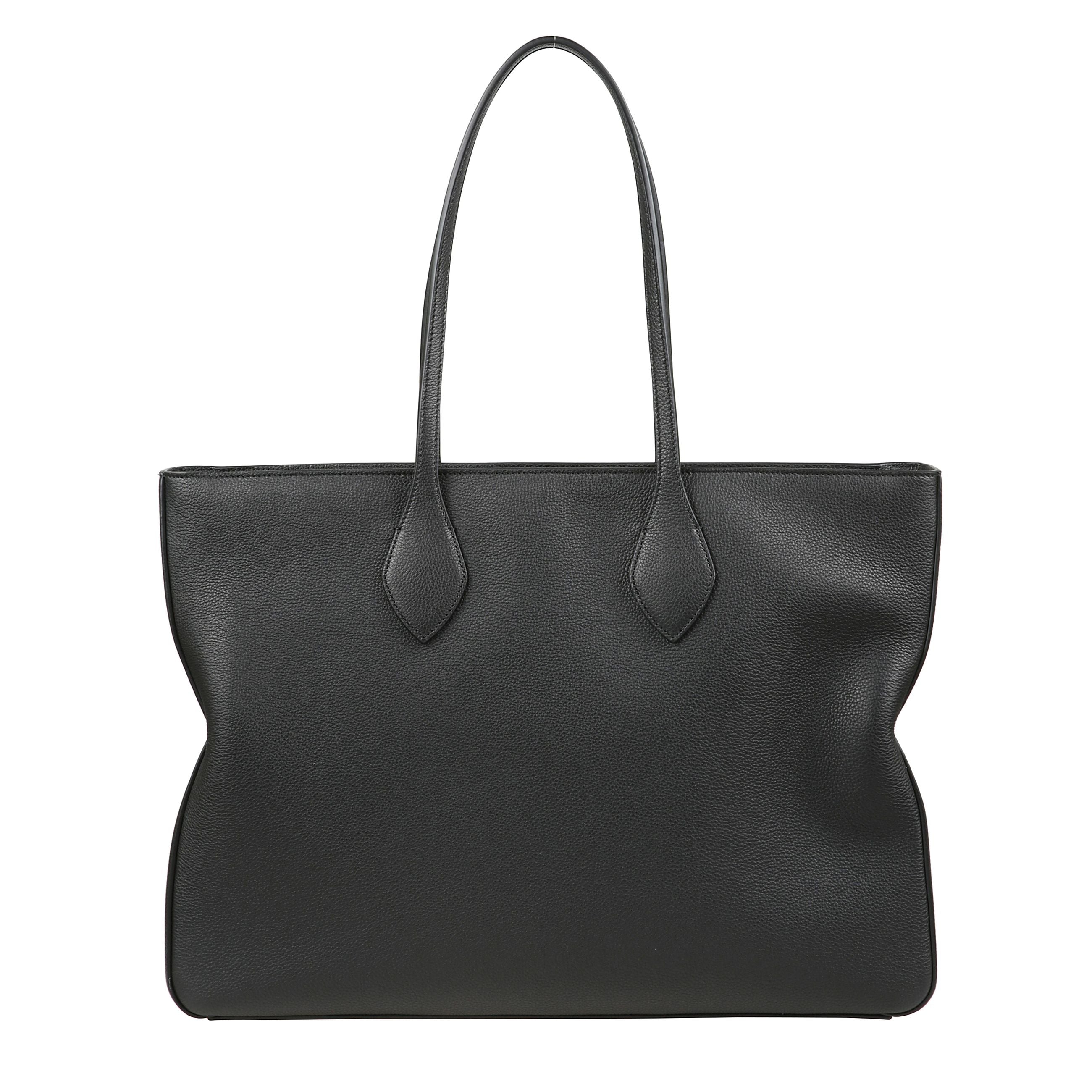 Tote bag (l) realizzata in vitello martellato con manici ricoperti in pelle, targhetta dorata e charm portachiavi con tracolla rimovibile e regolabile. presenta piedini metallici con nervature per proteggere il fondo
