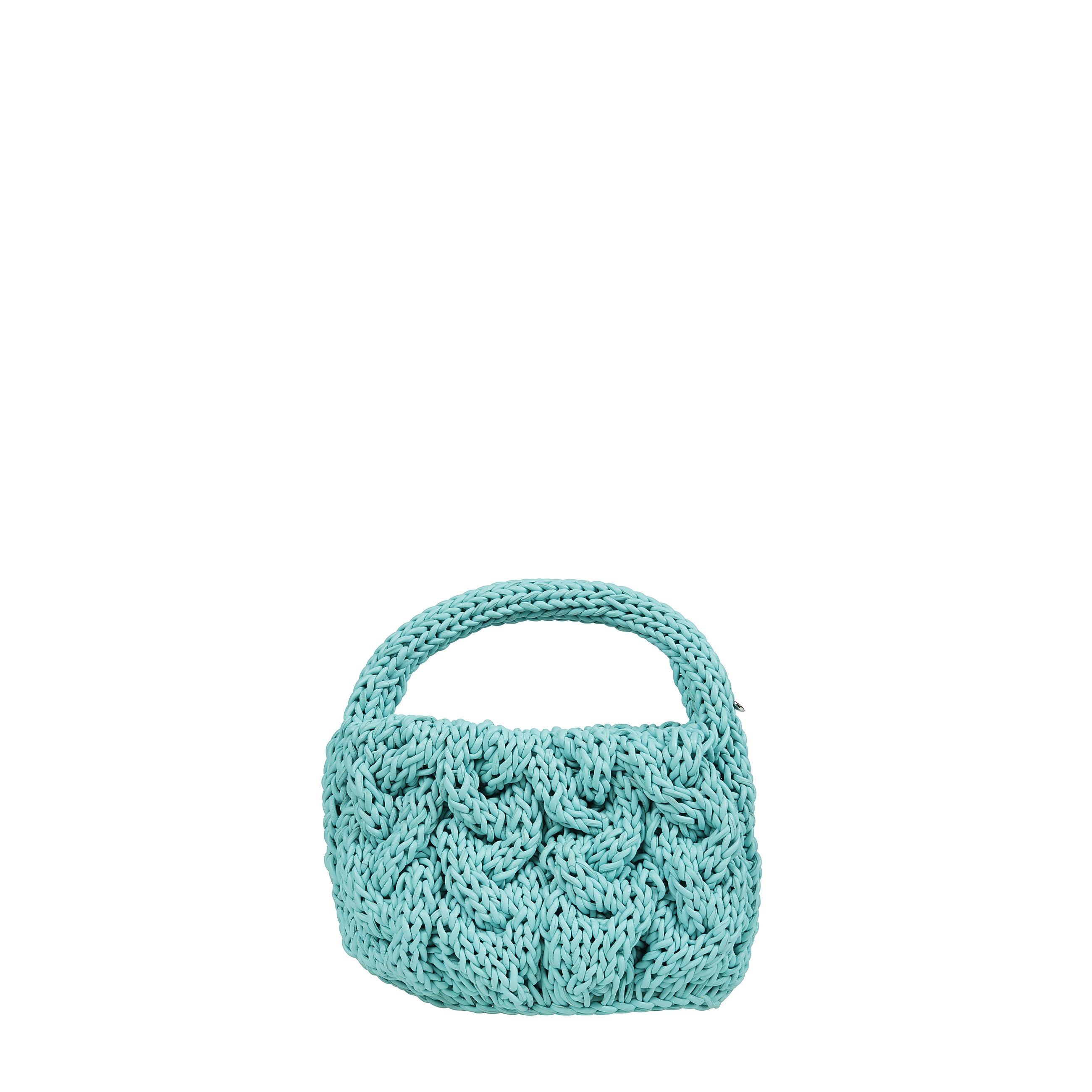 Modello in pelle con lavorazione a trecce realizzata a mano, con logo impresso inciso sul manico sinistro, chiusura magnetica, base in pelle con logo , modello senza fodera. può essere portata a mano.