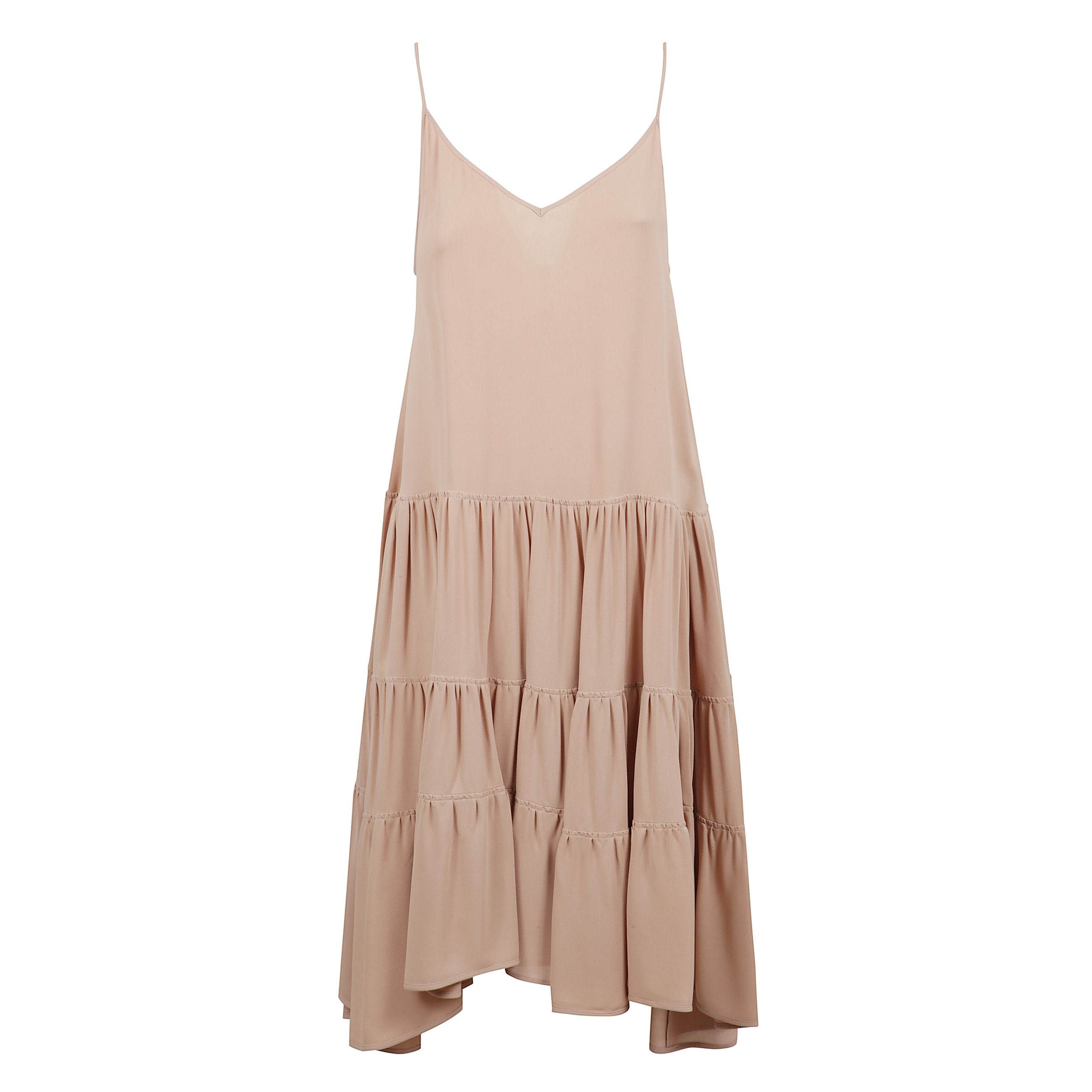 Abito lungo firmato n°21 realizzato in voile fluido color nude, il modello presenta una linea scivolata impreziosita da spalline sottili e da uno scollo a v delicato, che valorizza con discrezione la silhouette.
la parte inferiore dell'abito è costruita