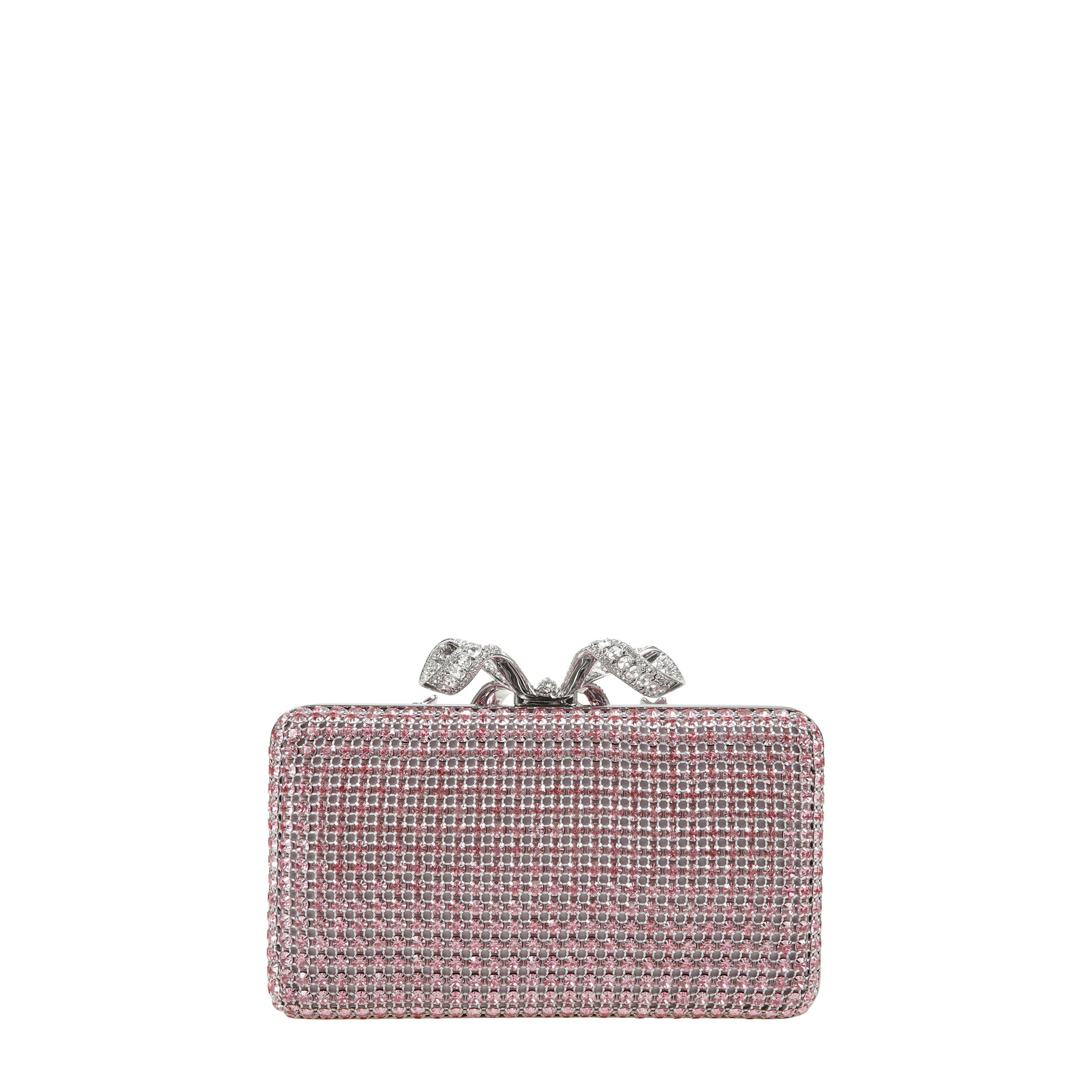 Questa pochette in perle di self-portrait offre la perfezione perlata, con il suo caratteristico fiocco impreziosito e un cinturino a catena staccabile. vesti questa pochette con il tuo abito da sera preferito e le tue pumps in raso.