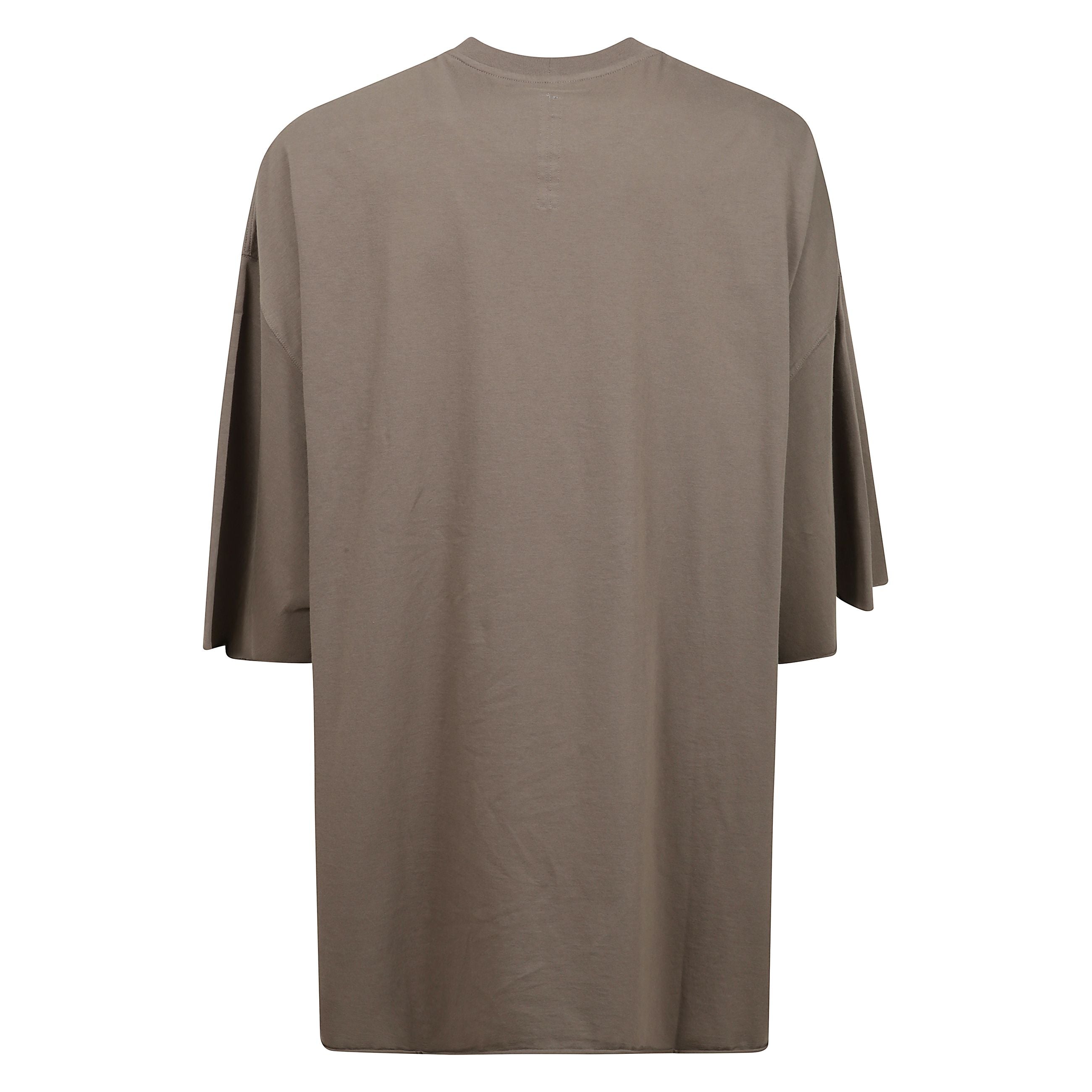 Per aggiornare i tuoi look streetwear, non guardare oltre questa maglietta rick owens tommy. oversize per il comfort e lo stile in uno, un profilo pulito completa il design.