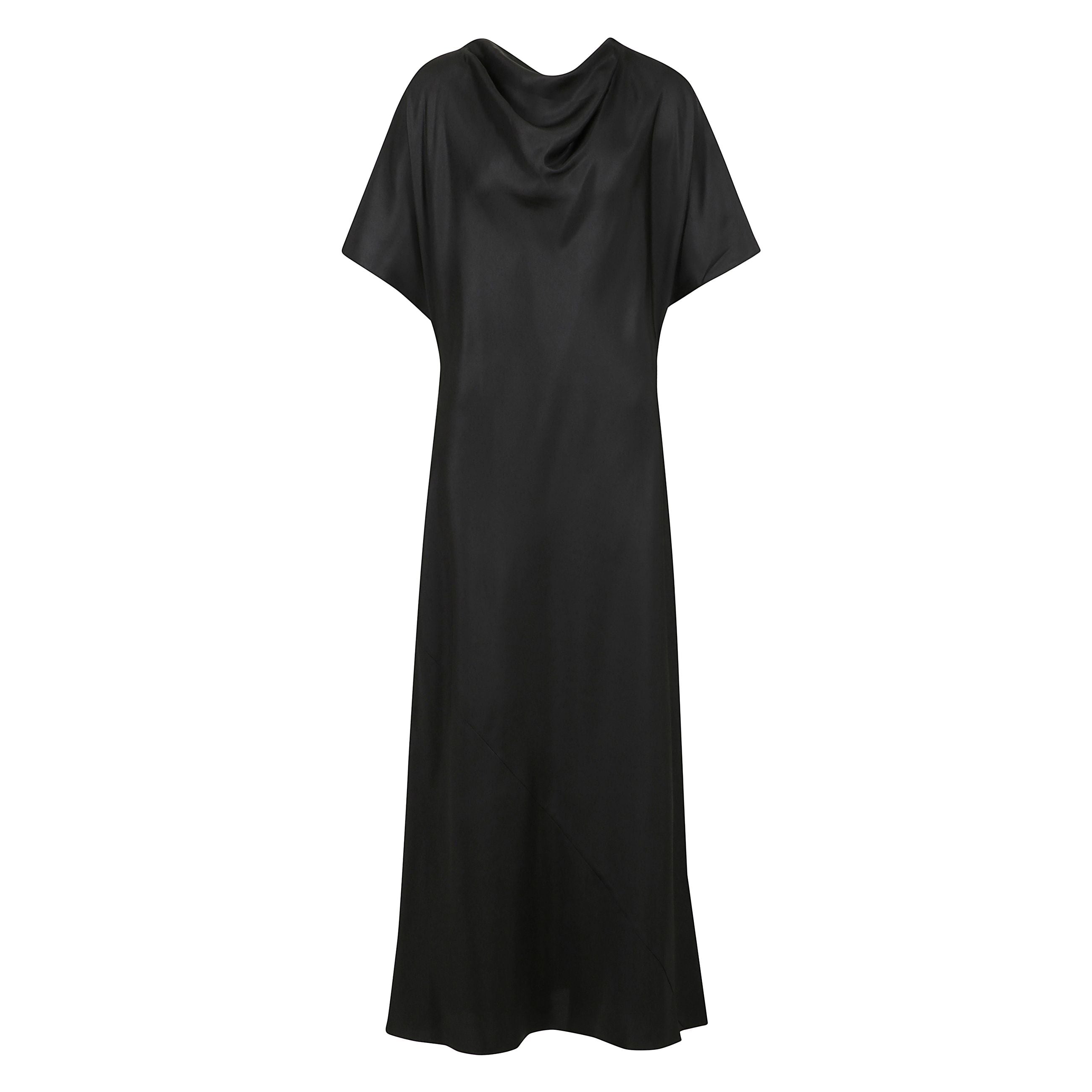 Abito lungo lungo in seta fino alla caviglia, con scollatura alta drappeggiata, vita stretta e ampie maniche.