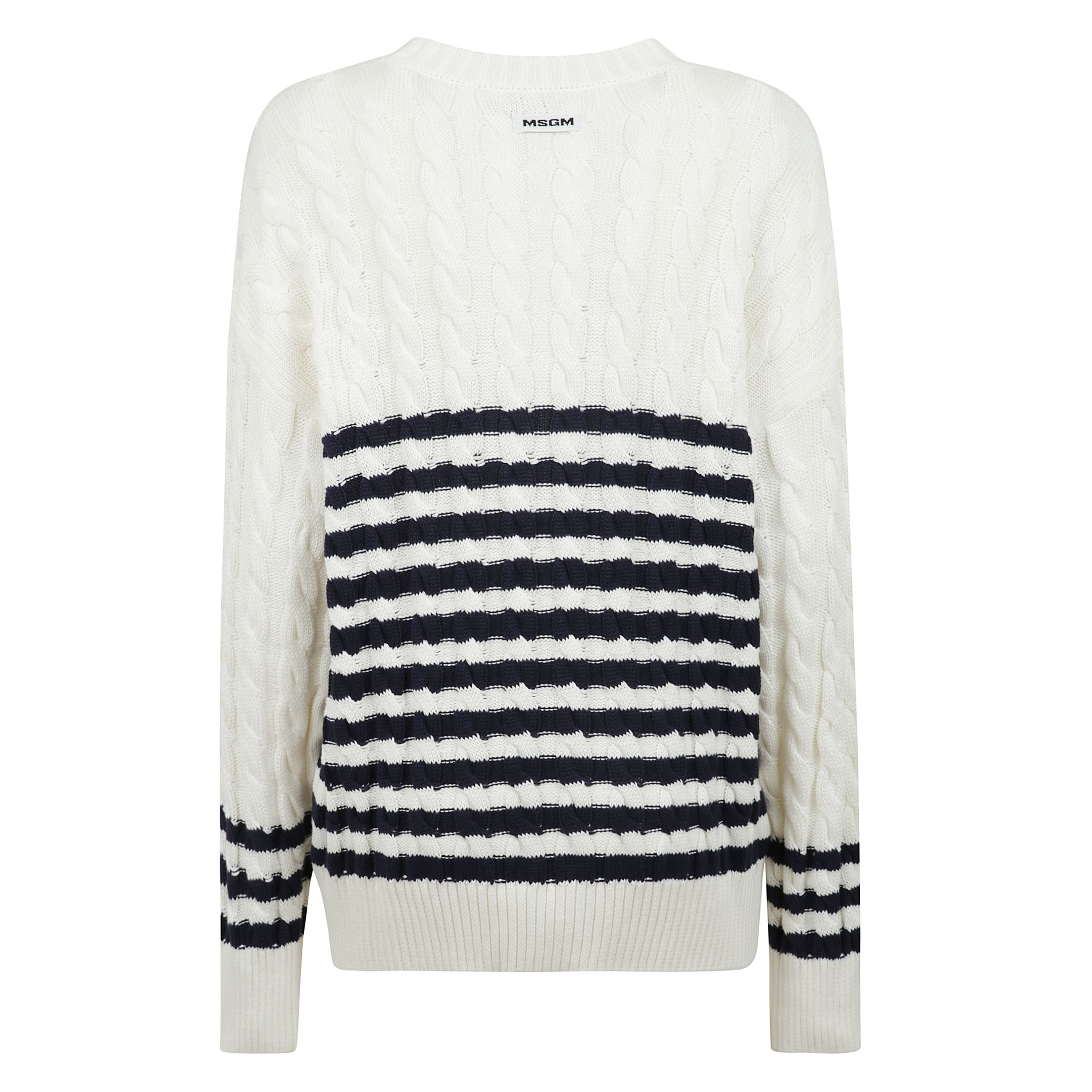 Un elegante cardigan con scollo a v e maniche lunghe è perfetto per creare look stilosi. la stampa a righe e la lavorazione a maglia testurizzata aggiungono fascino, mentre il taglio ampio garantisce comfort. realizzato in 100% cotone, assicura morbidezz