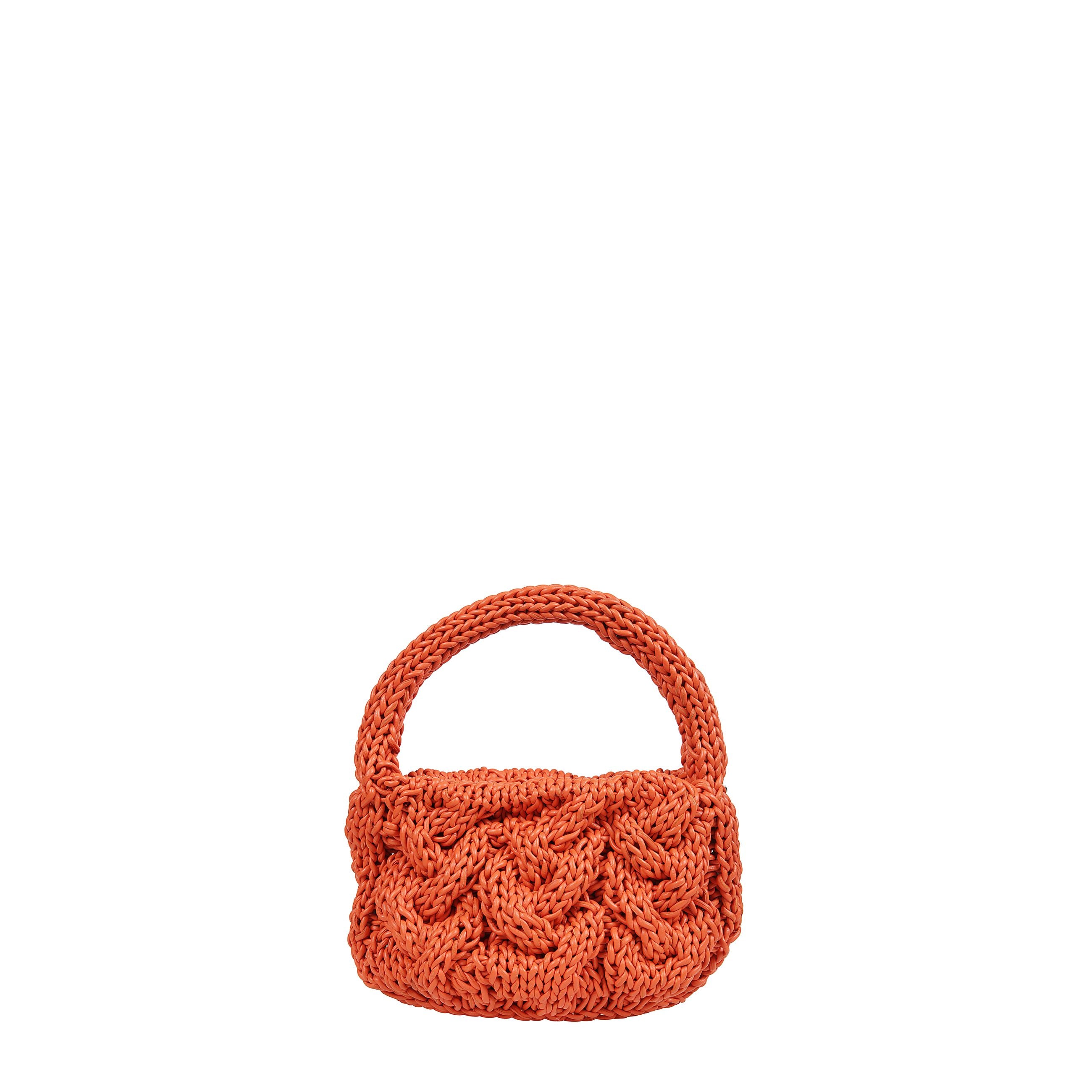 Modello in pelle con lavorazione a trecce realizzata a mano, con logo impresso inciso sul manico sinistro, chiusura magnetica, base in pelle con logo , modello senza fodera. può essere portata a mano.