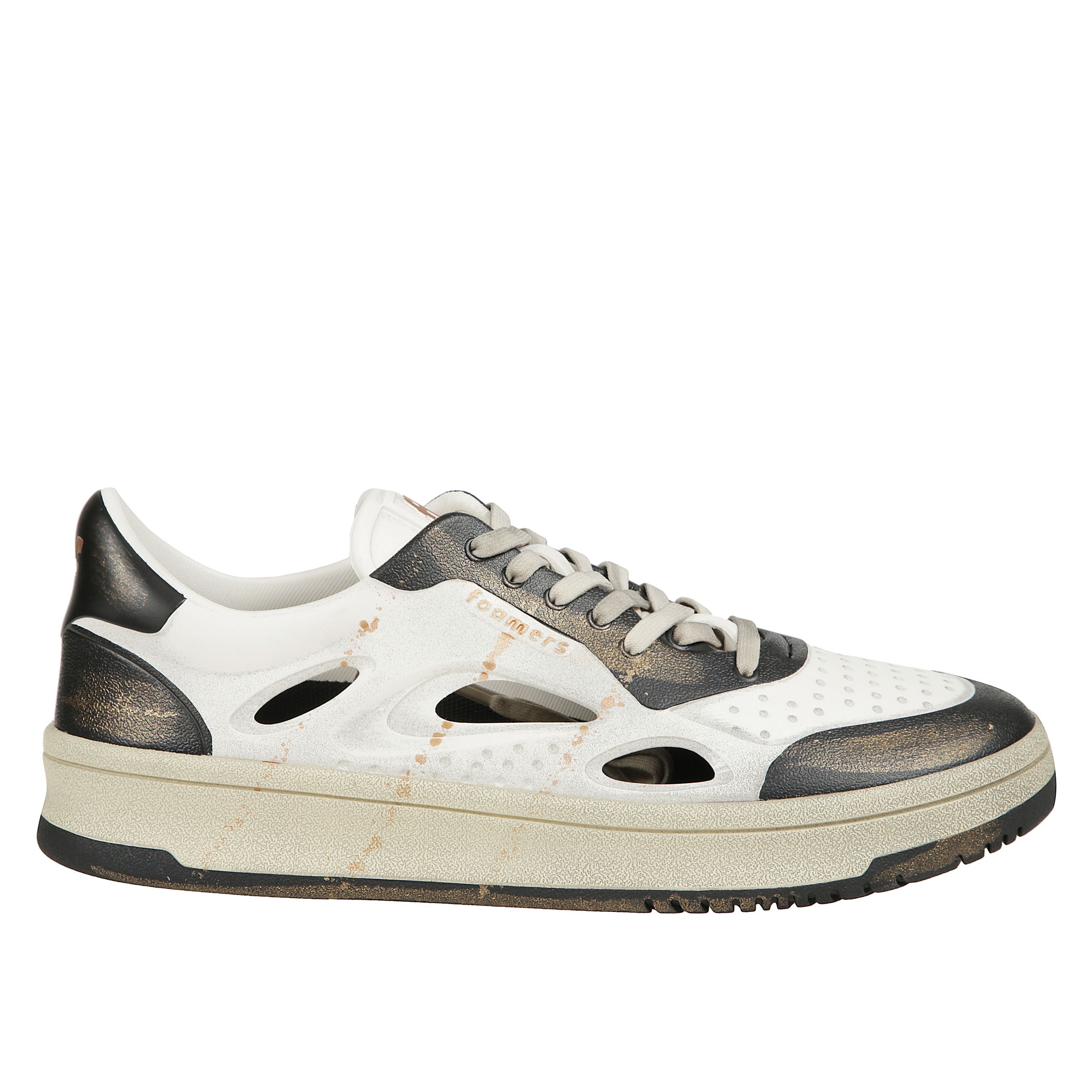 Sneaker (s5foam01/gru) presentano la tomaia in pelle, la suola in gomma e il logo del brand sulla linguetta, sulla parte laterale e sul tallone