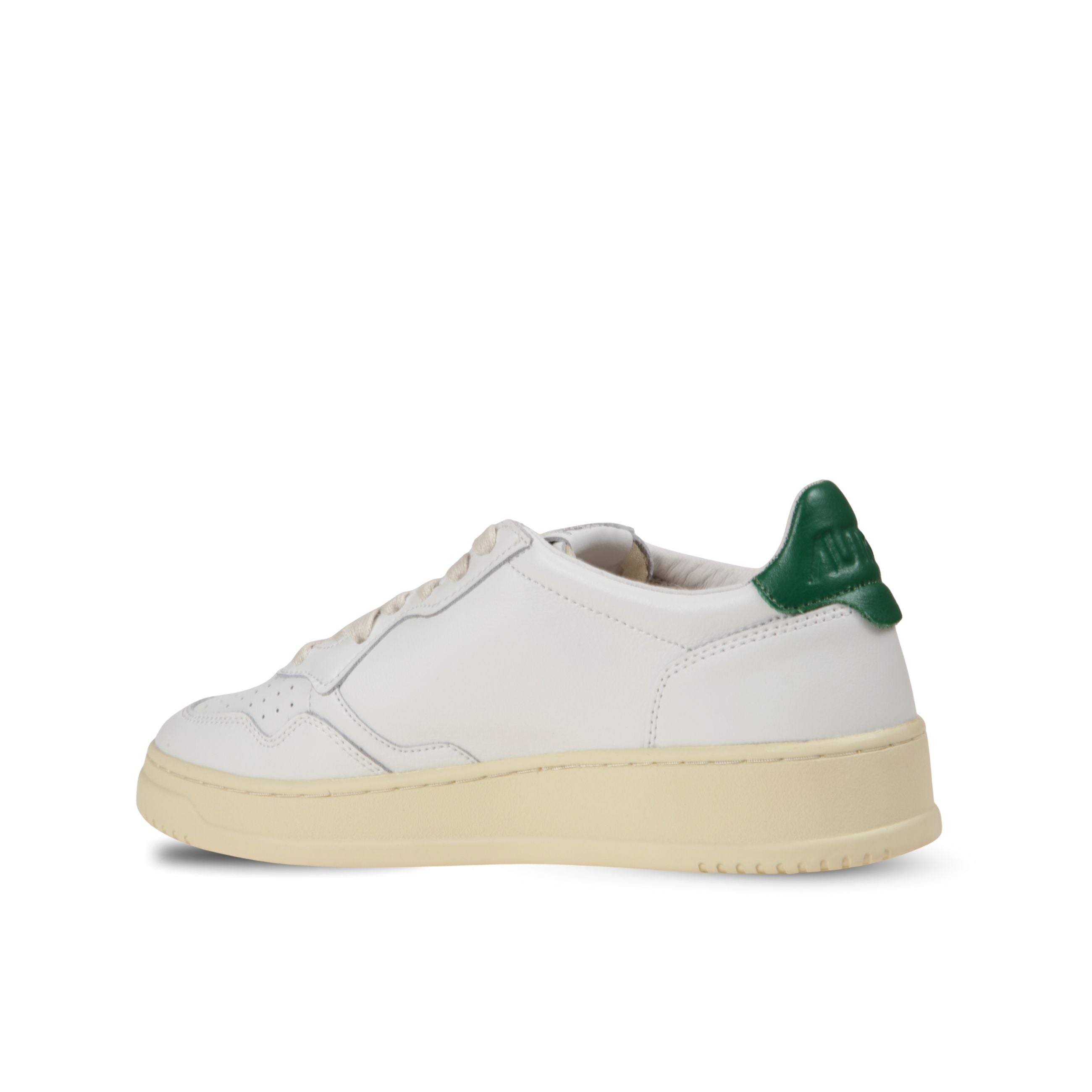 Sneakers autry medalist low. design in pelle con microfori sul davanti. talloncino in pelle a contrasto.
