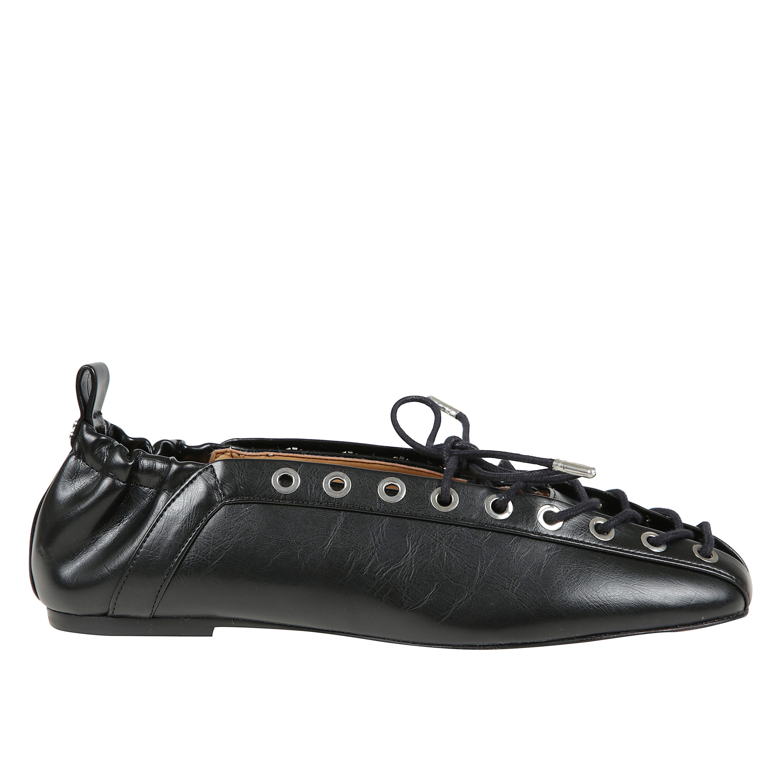 Eyelets lace up ballerina crinkle oleatex
ballerina realizzata in pelle nera. presenta occhielli metallici e lacci cerati incrociati. caratterizzata da una punta arrotondata quadrata oltre che da una suola nera in cuoio