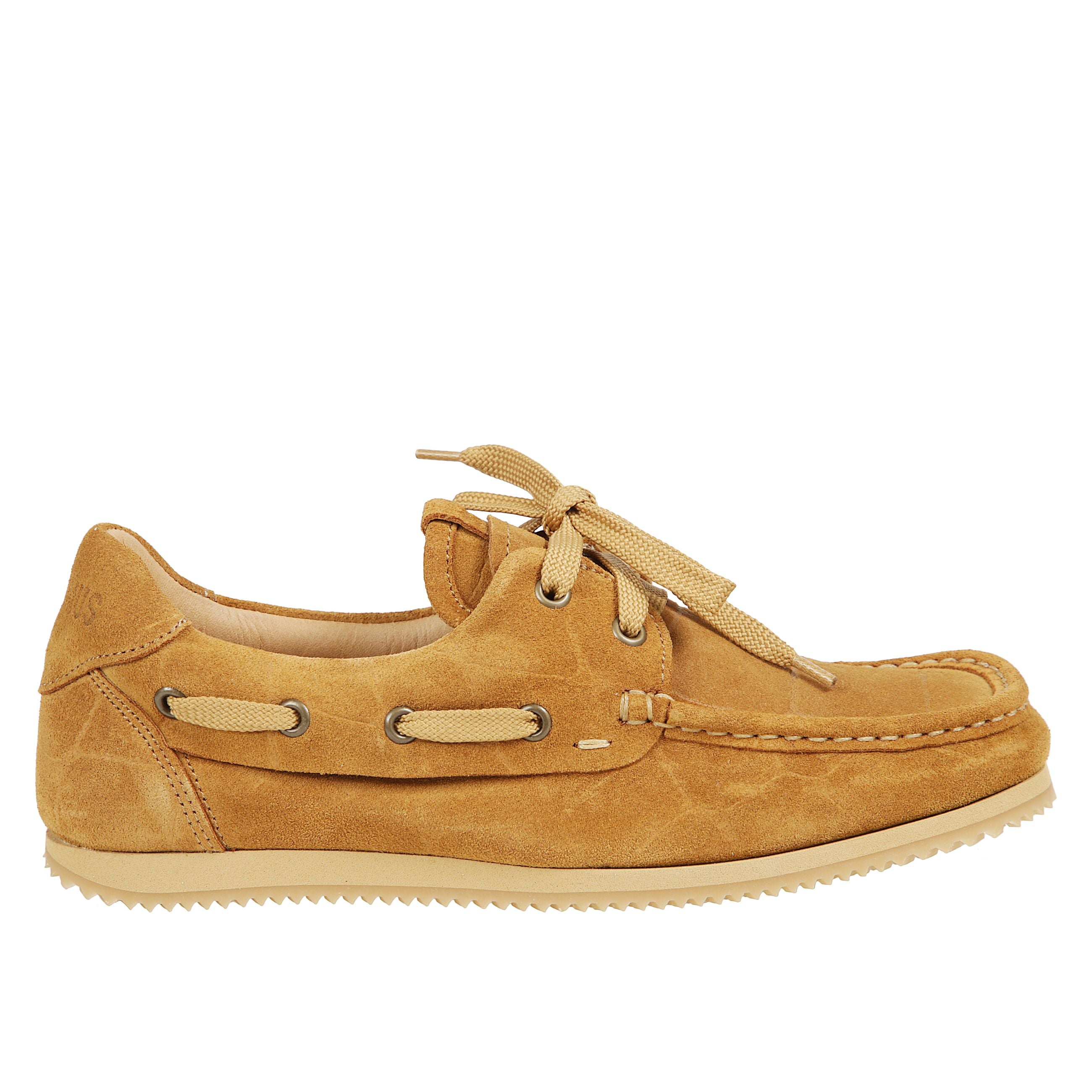 Scarpa da barca les batto in pelle scamosciata ad effetto coccodrillo con cucitura di moccasino, chiusura allacciata, doppia lingua, suola in gomma.