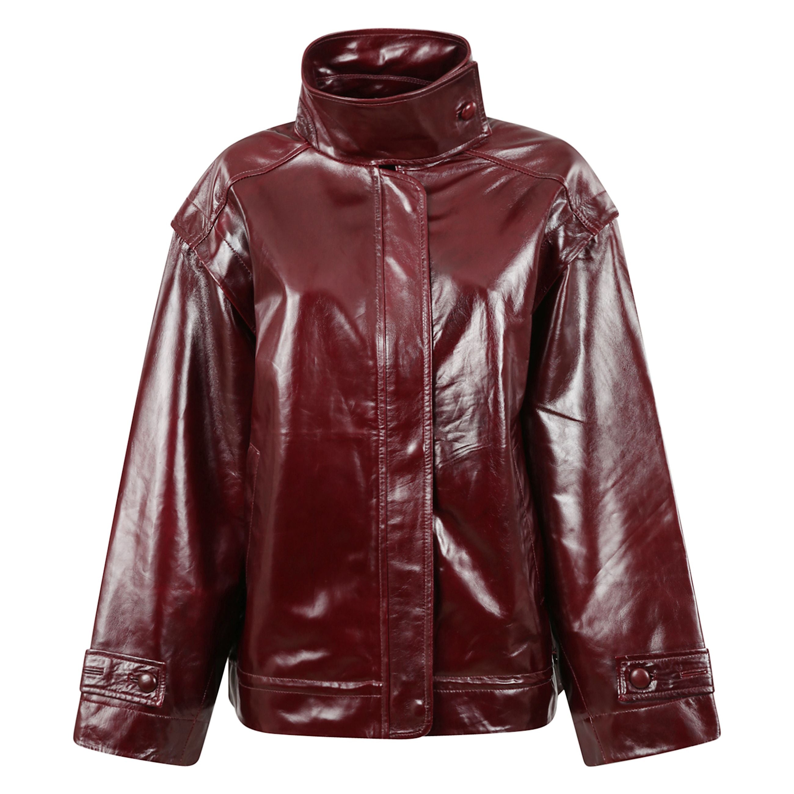 Giacca in pelle lucida color bordeaux. collo alto con coulisse e chiusura frontale con zip. polsini regolabili con abbottonatura.