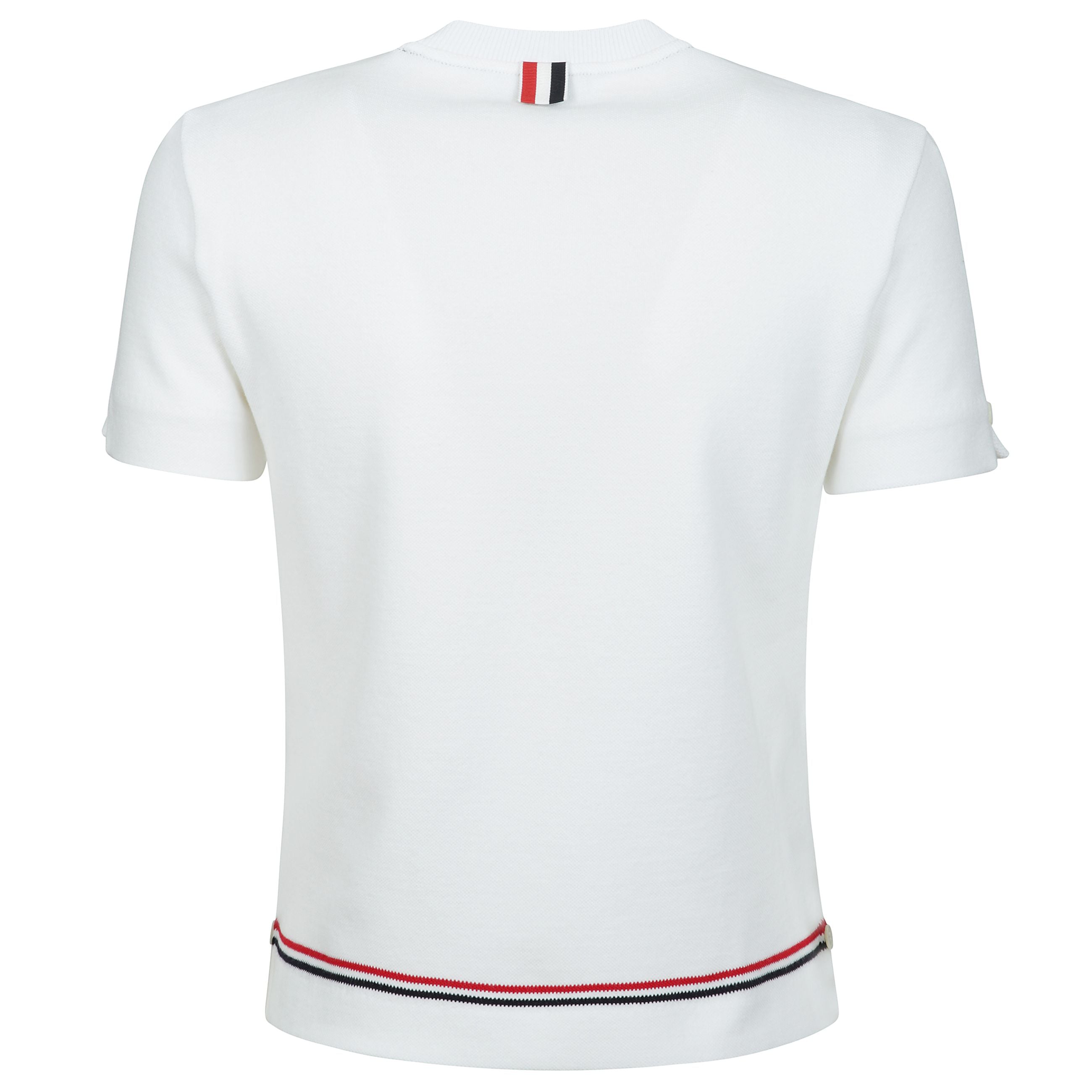 La t-shirt di thom browne presenta un design distintivo e raffinato, caratterizzato da un girocollo a costine che conferisce un tocco elegante e comodo. i due spacchetti laterali con bottoni e i due spacchetti sulle maniche con bottoni aggiungono un eleme