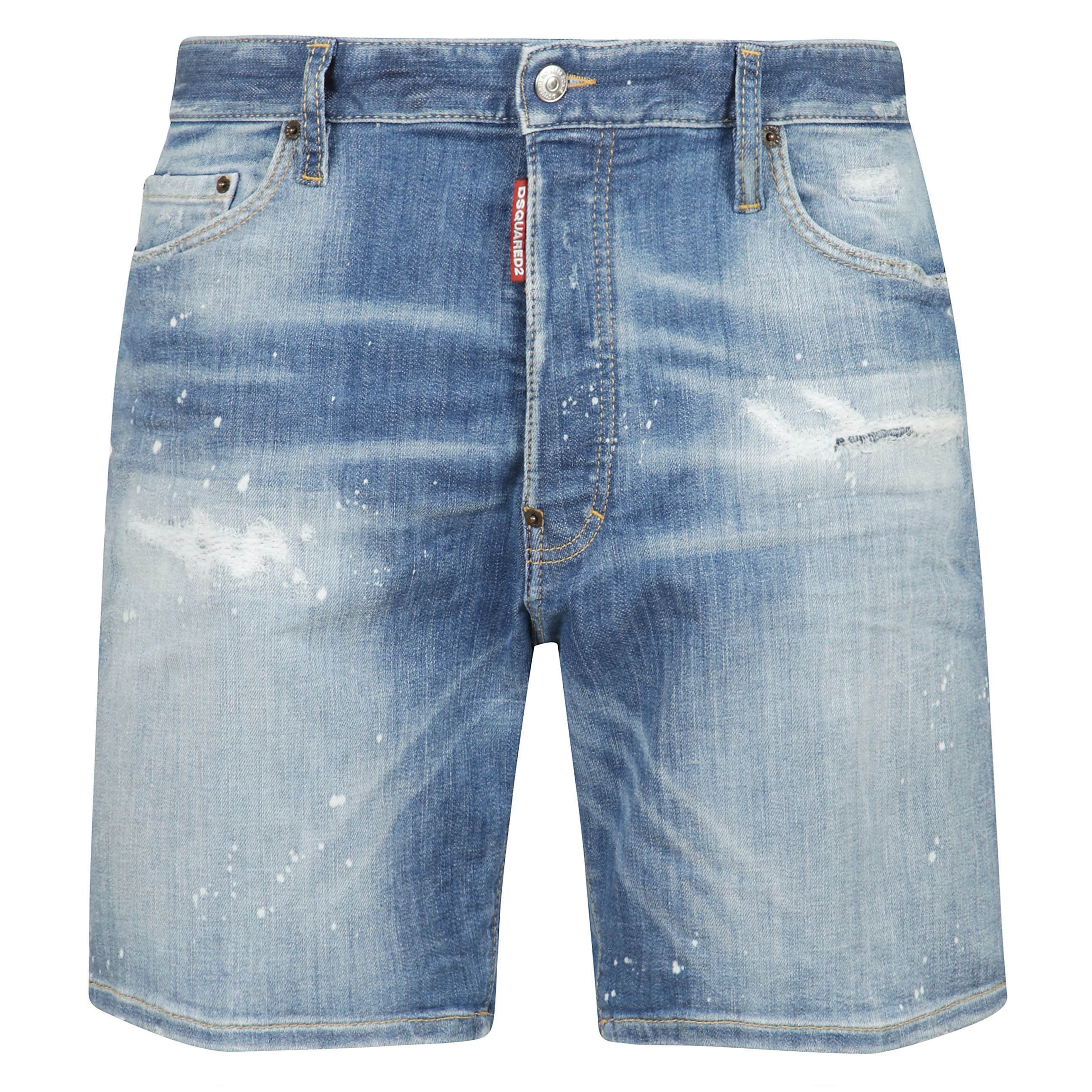 Un'icona di stile casual-chic, questi bermuda in denim firmati dsquared2 sono il mix perfetto tra carattere urbano e artigianalità di lusso. realizzati in cotone premium, presentano un trattamento stonewashed con effetti destroyed e schizzi di vernice, p