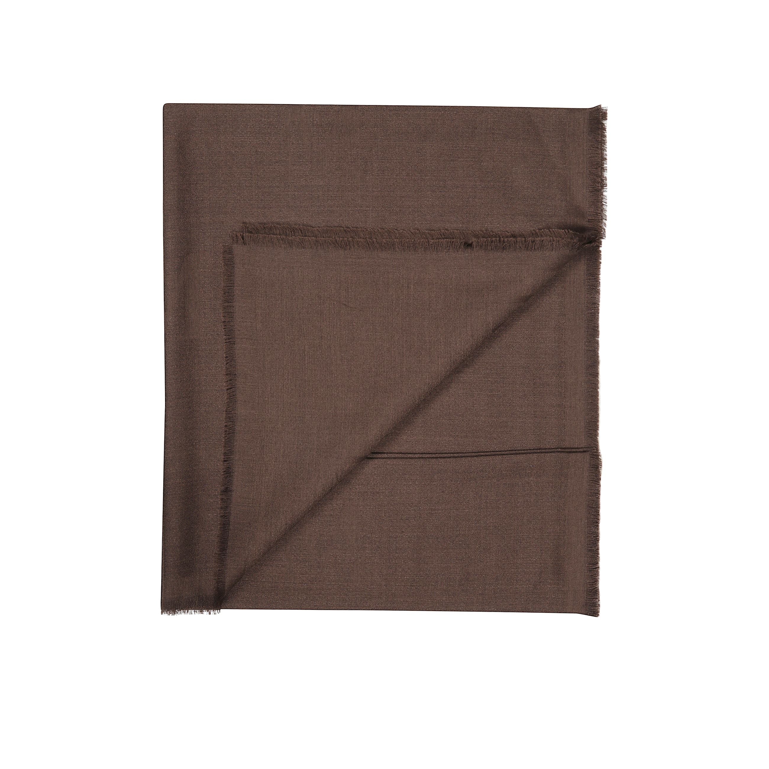 Stola in una combinazione di lana e seta rifinita con bordi sfrangiati.