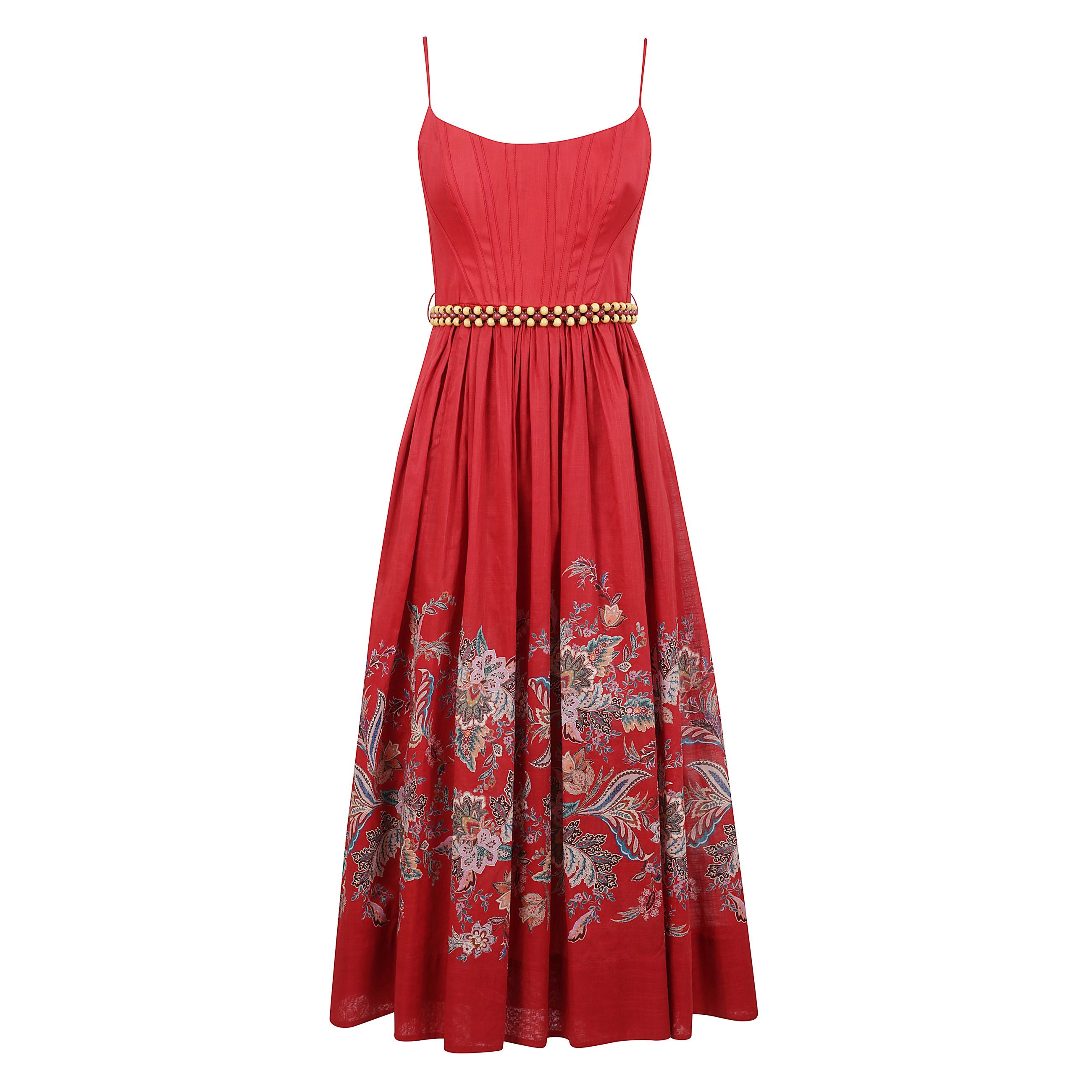 Abito midi in cotone rosso con stampa paisley. corpetto strutturato con rinforzi e spalline regolabili. vita con arricciatura voluminosa e cintura regolabile. gonna ampia, foderata, con tasche laterali. inserto posteriore arricciato e chiusura con zip cen