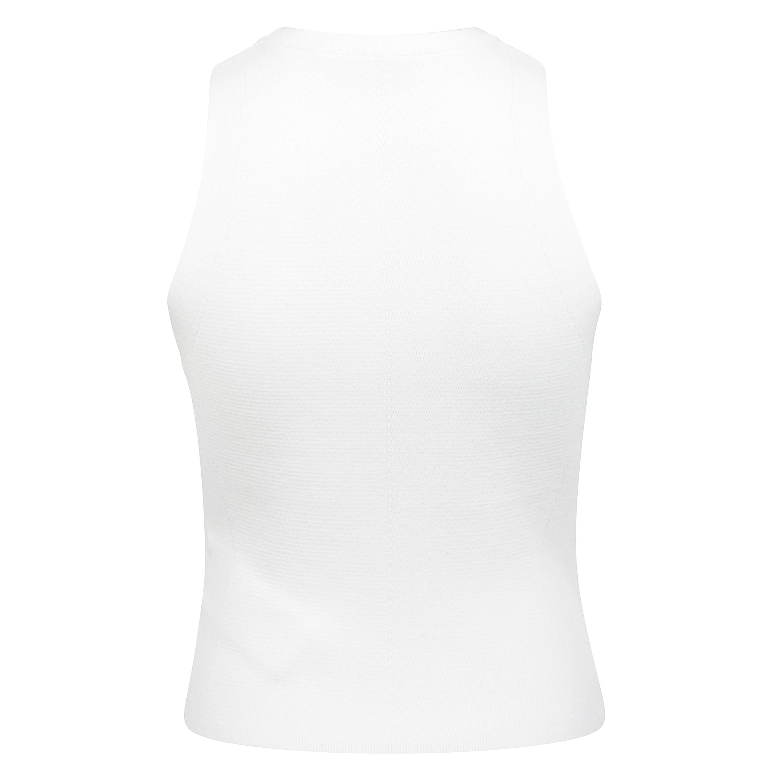 M-caddix-top a canotta da donna è lavorato a maglia in un morbido mix di viscosa proveniente da foreste gestite responsabilmente. la lavorazione a coste vanisé crea una texture a contrasto sul fronte e sul retro. la piccola placca oval d in metallo è i