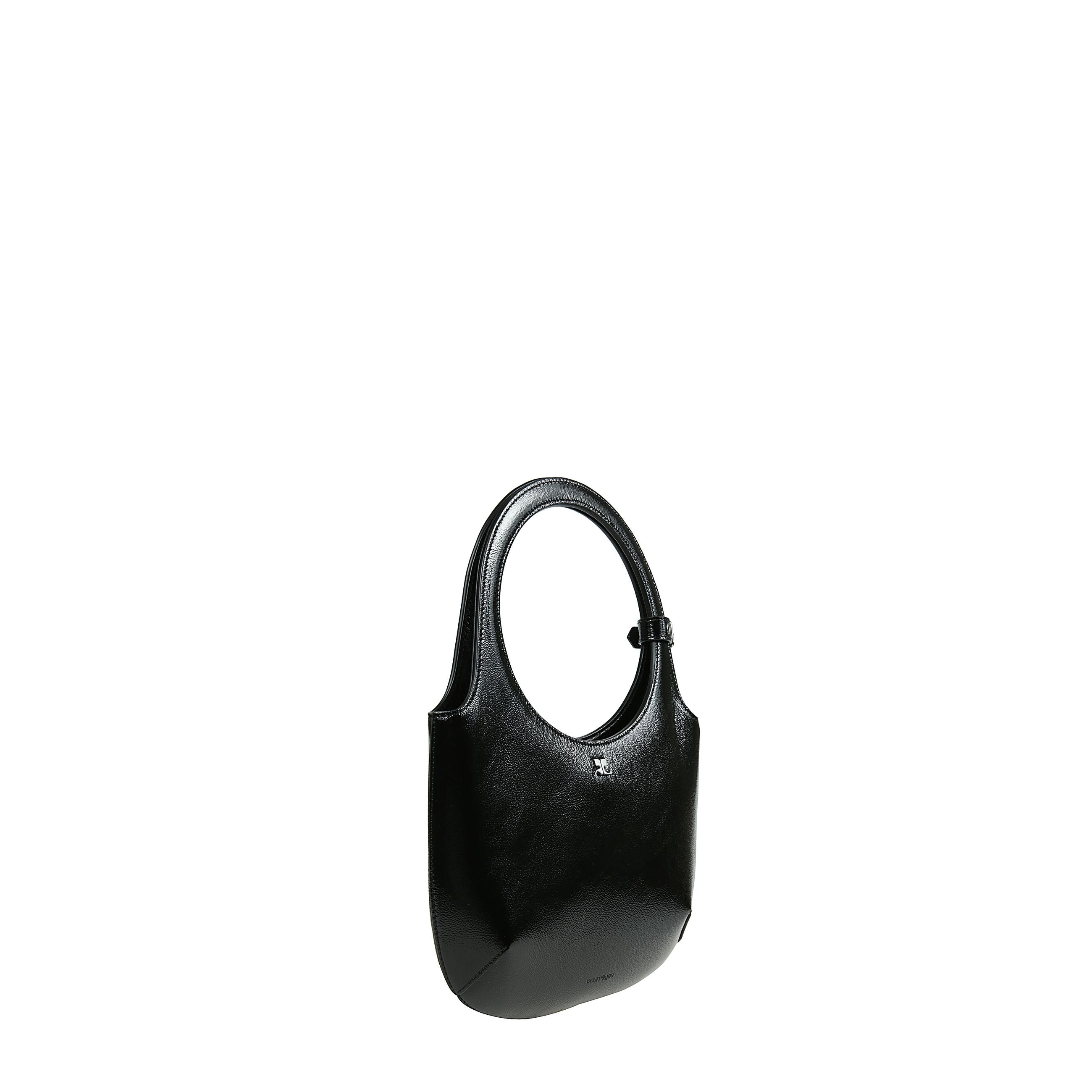 Borsa holly tracolla regolabile e rimovibile in pelle con chiusura magnetica, due manici piatti e
tasca interna applicata.